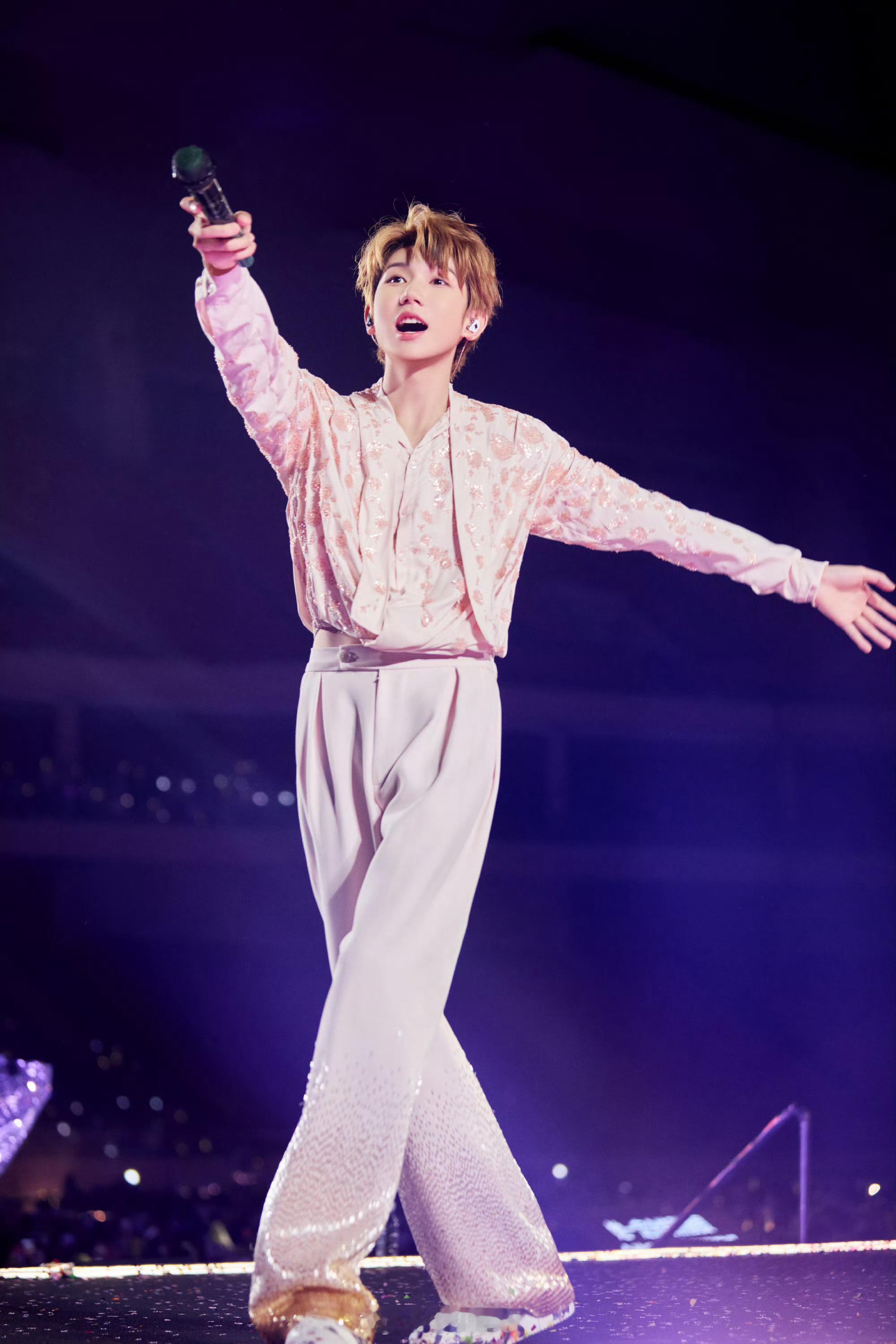 王源演唱会36首原唱歌曲上海站第三夜，王源36首原唱轮番开唱！25首原创歌曲全程