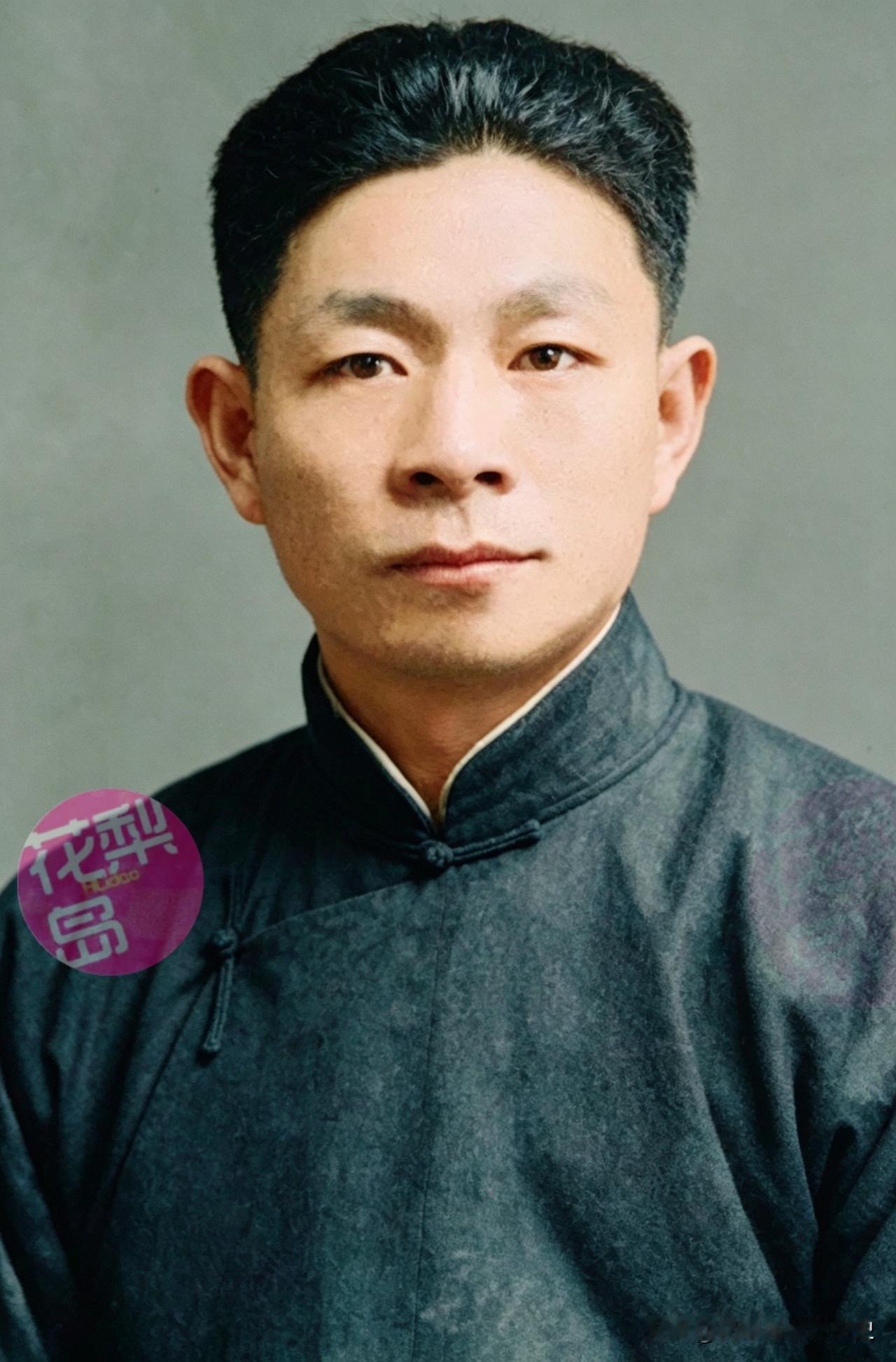 他是琼崖革命的播火先驱，琼崖第一批党员的发展人。

1921年冬，参与上海共产党