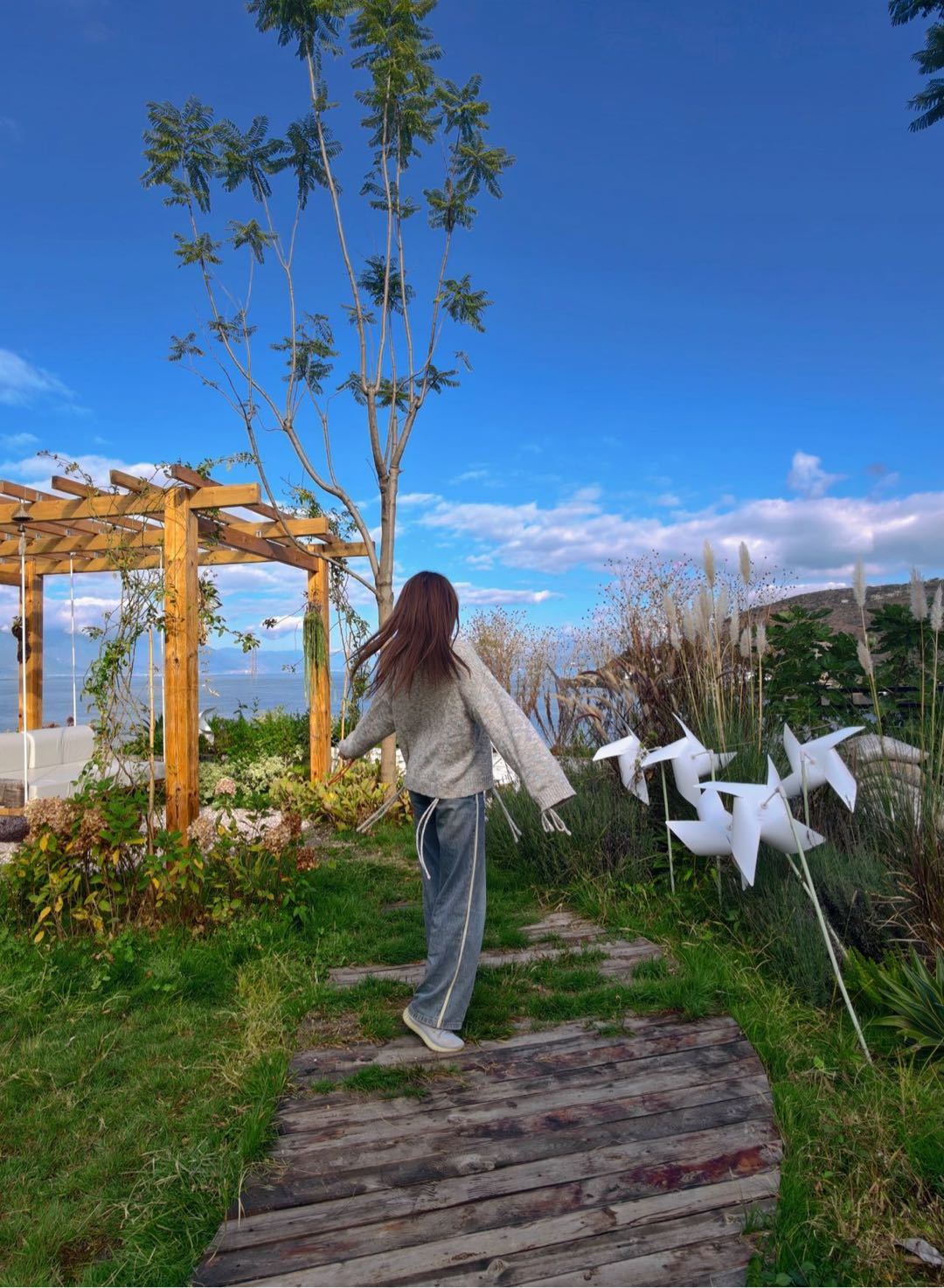 大理洱海五天四晚游玩行程安排第一天游客抵达大理后，接站服务直接将您送至预订的海景