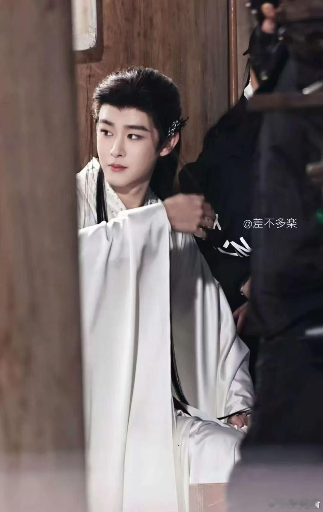 月鳞绮纪真的要来了月鳞绮纪 每次看到关于月鳞绮纪的讨论，心里就特别激动！从路透照