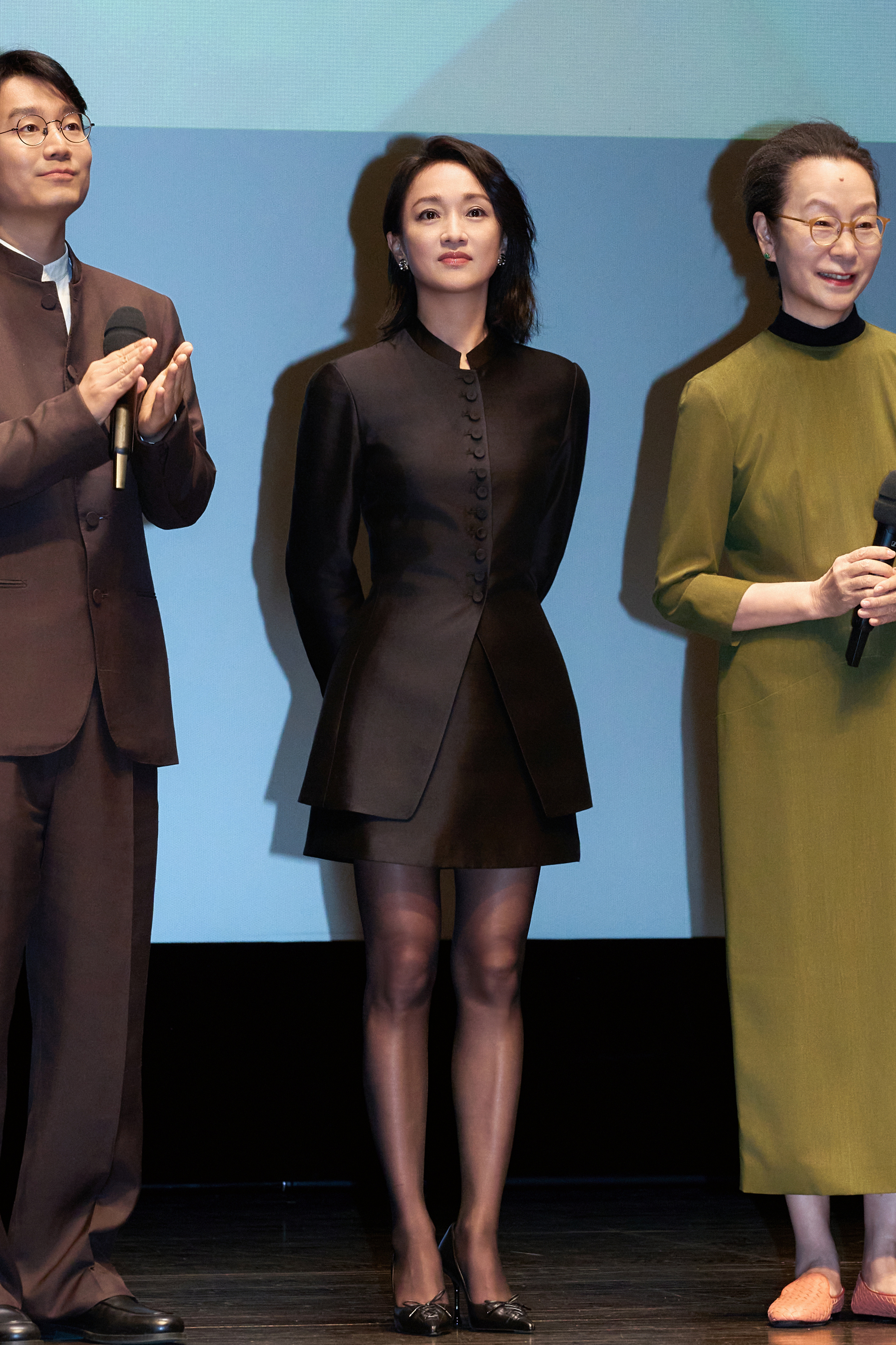 周迅奚美娟亮相釜山电影节 周迅奚美娟三十年前就演过母女！这种跨越这么久的缘分太少
