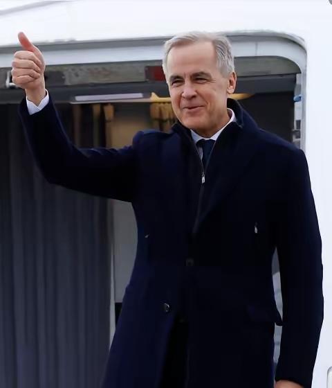 特朗普神助攻！卡尼北京落机，加拿大被断退路加速向东看
 
加拿大总理卡尼的专机刚