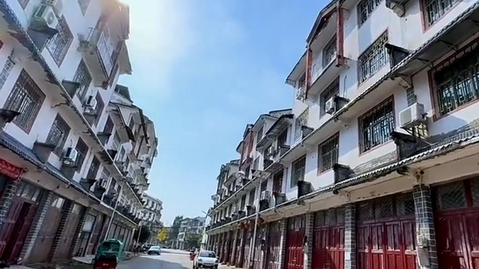 🔥近三万人离开！大片楼房空置，小区越来越冷清。不少片区迎来人口外流，近三万人陆