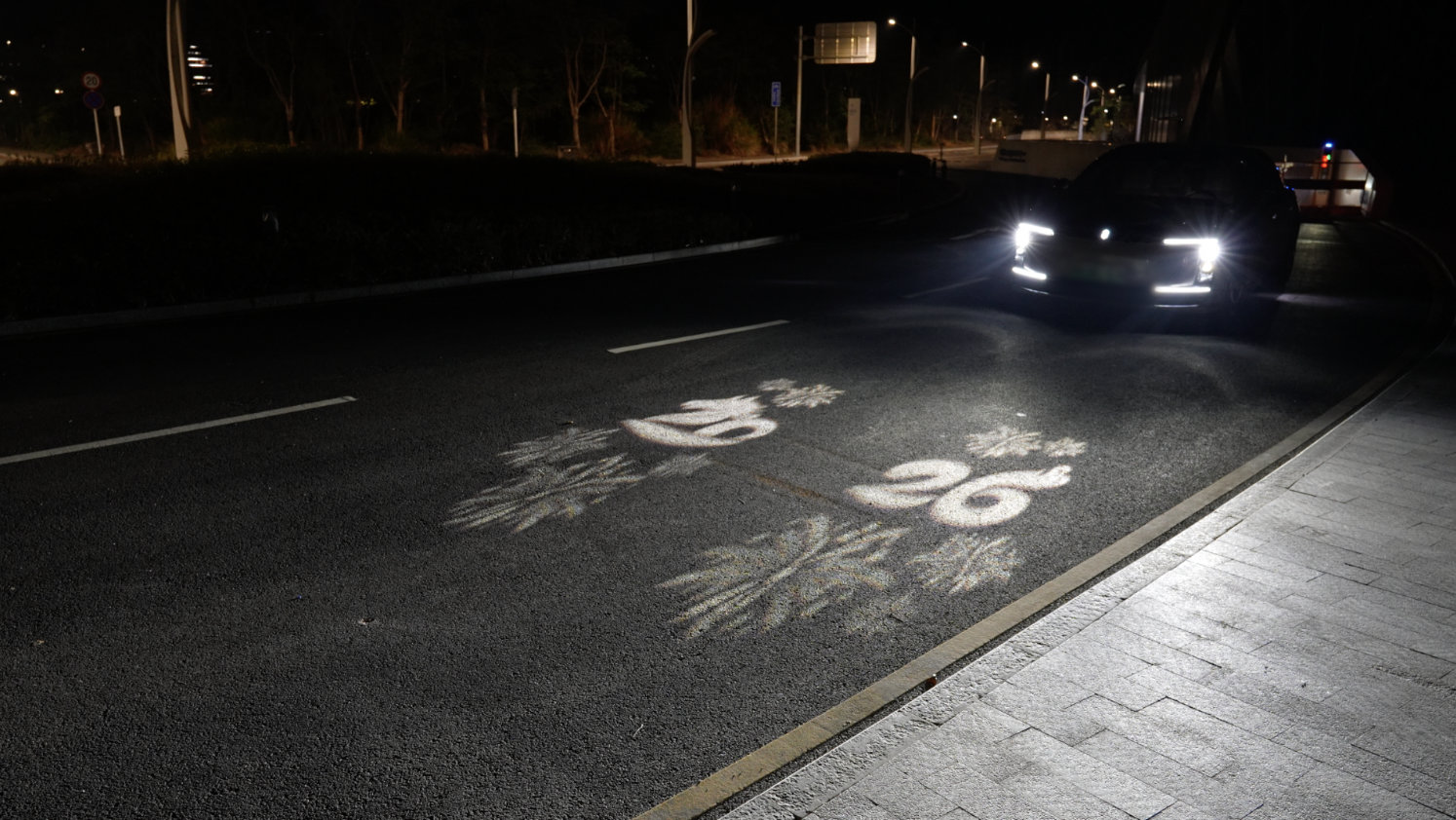 不知道这个功能，比黑色B级车+米面粮油+夹克衫，是不是对一些群体更有吸引力？马年