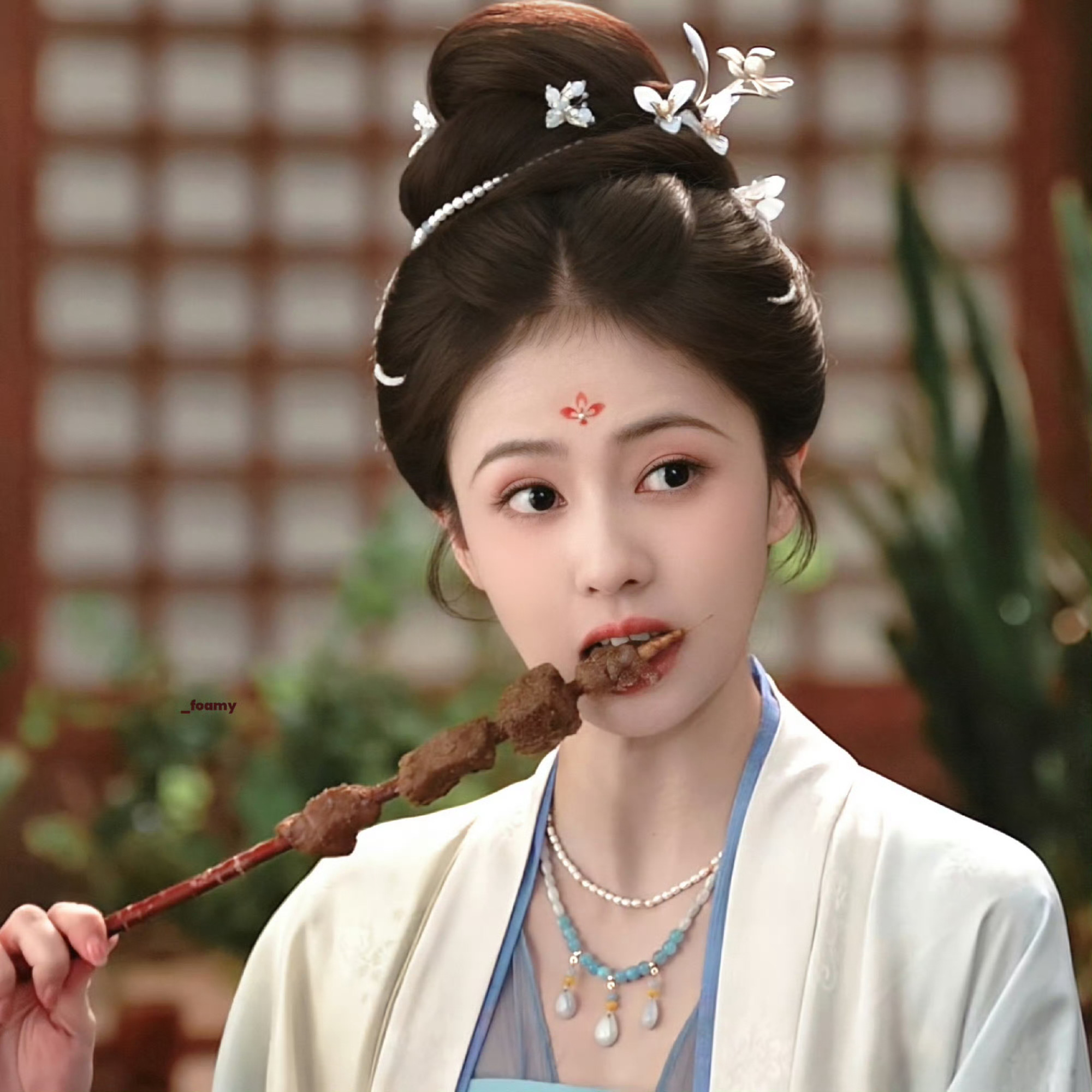 吃烧烤是叶璃白鹿莫离 .白鹿鹿茸专属.白鹿陆虎认识十年了