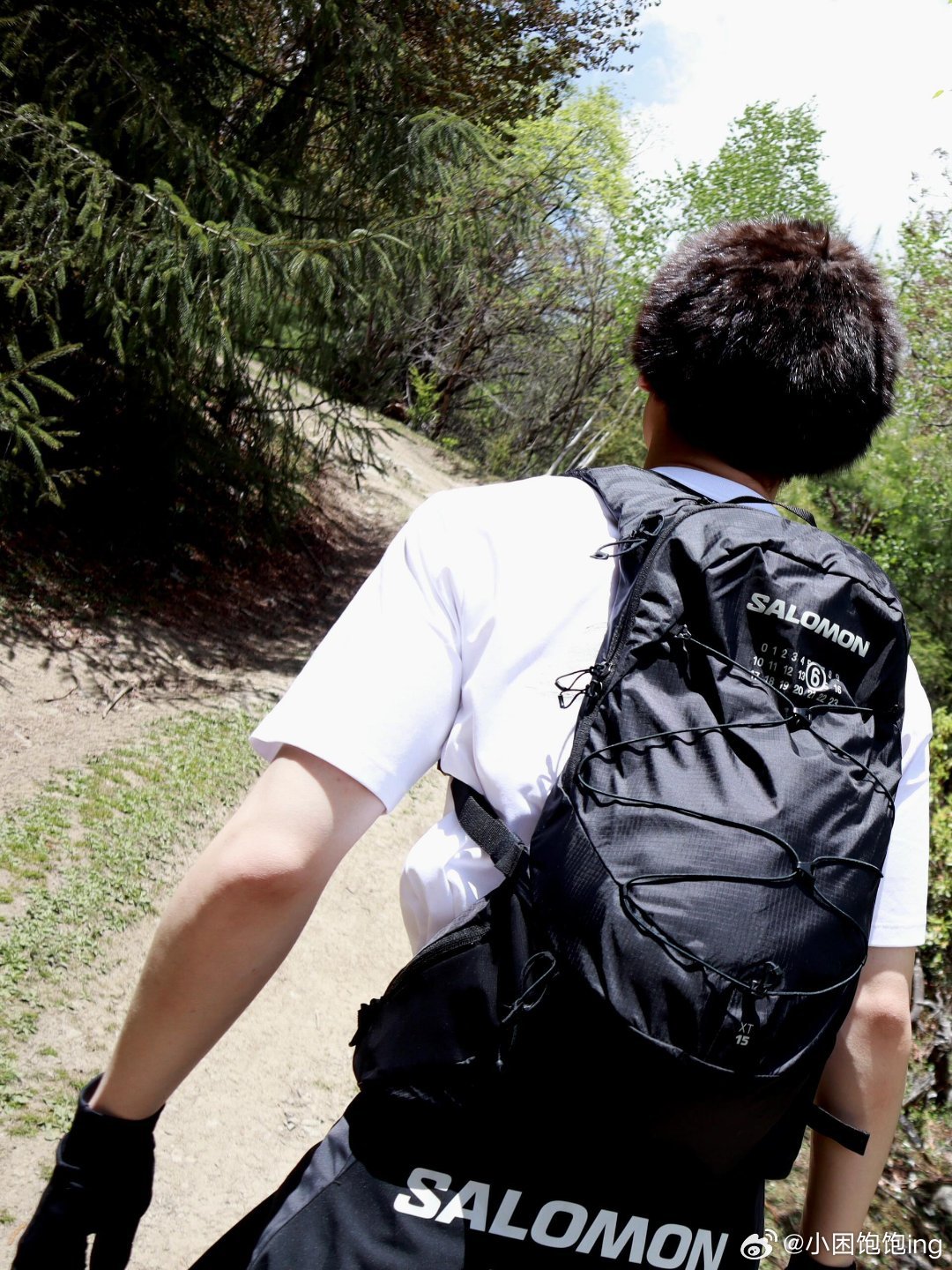 白敬亭[超话] 谁懂这种自由与惬意的感觉，这个身材比例真的太好了白敬亭｜ ​​​