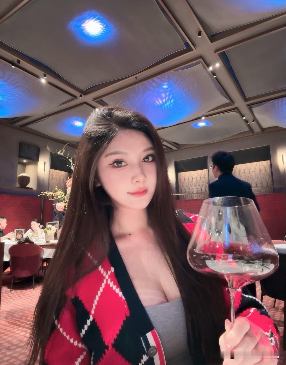 做事随缘不是躺平摆烂，也不是遇到事就撒手不管，而是尽人事后的听天命。该努力的時候