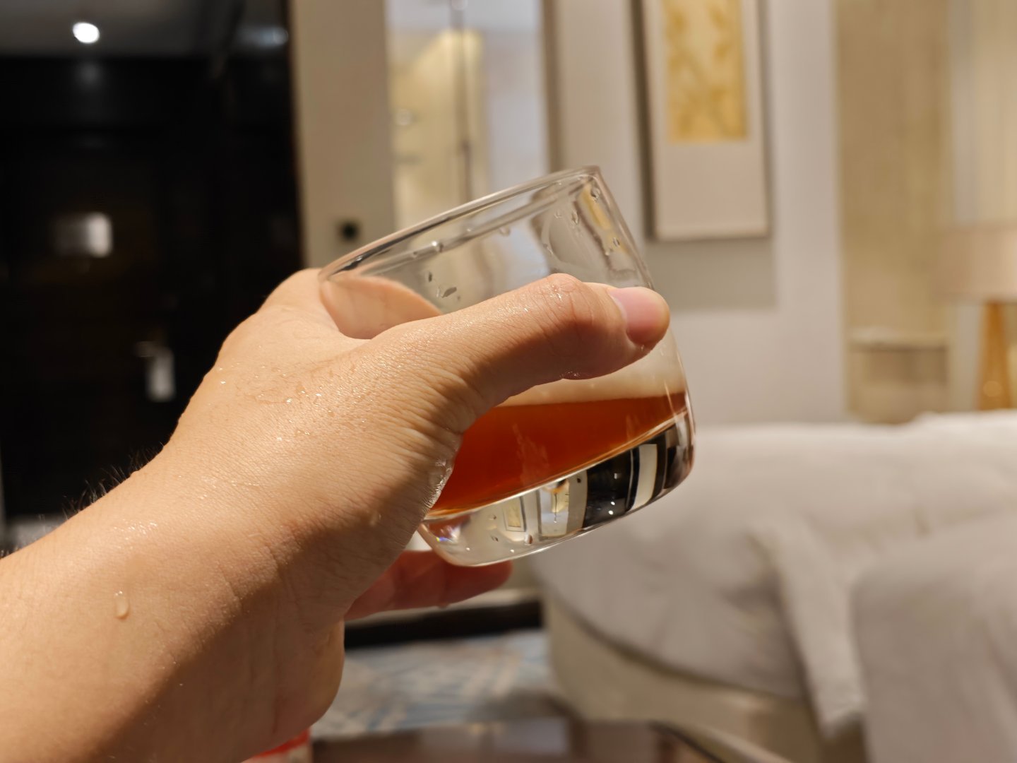 残疾人这个群体确实需要关照，但是你不能通过各种做作来让别人关照，你那个叫做争取权