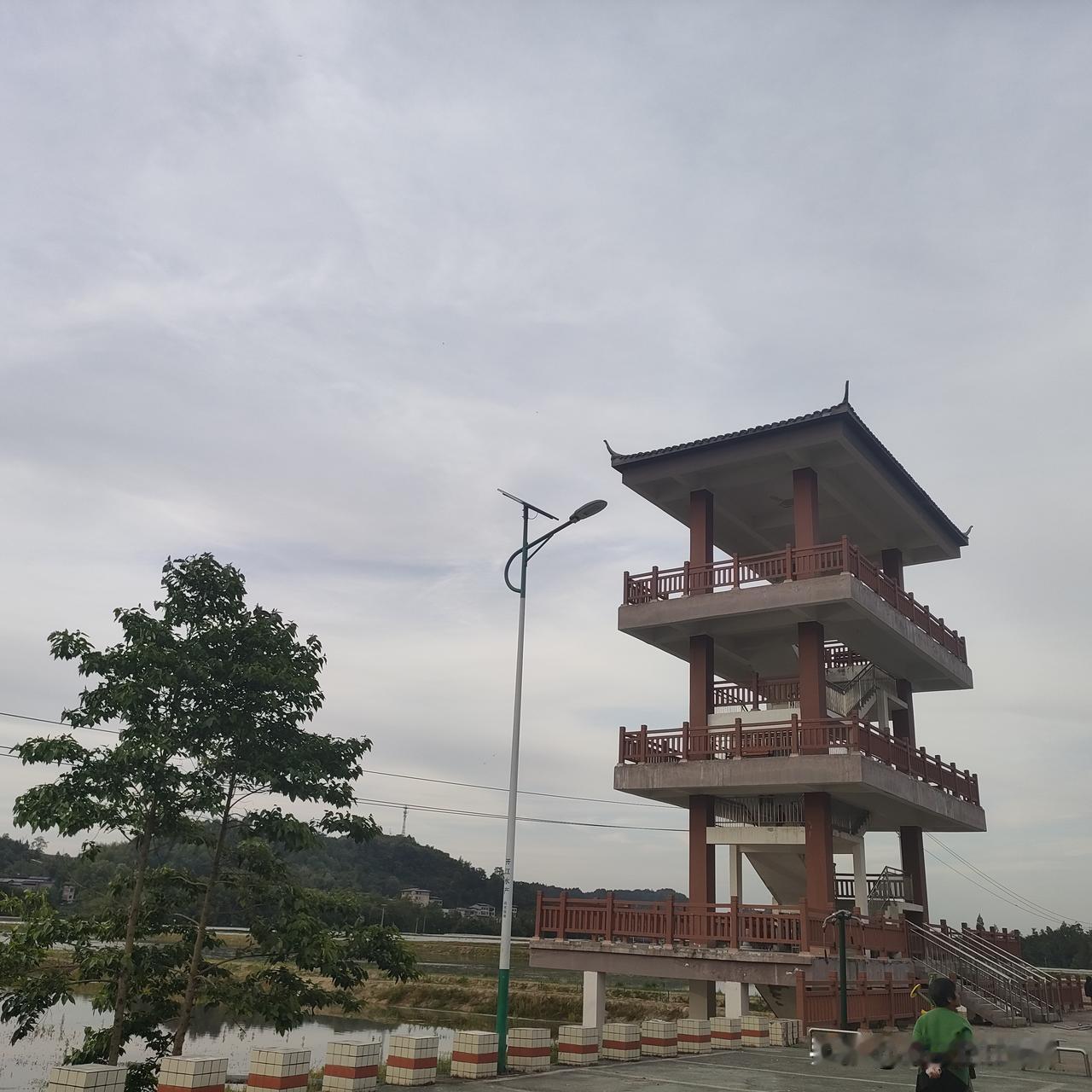 这两天没怎么更新是因为忙！
    我发现人一旦忙起来，就没功夫哀春伤秋！忙什么