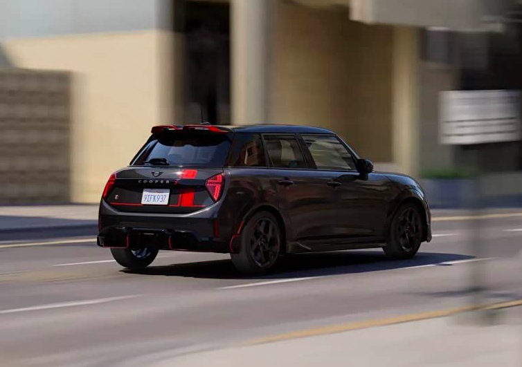 车市热门 2026款MINI Cooper S四门Red Line版官图发布，其