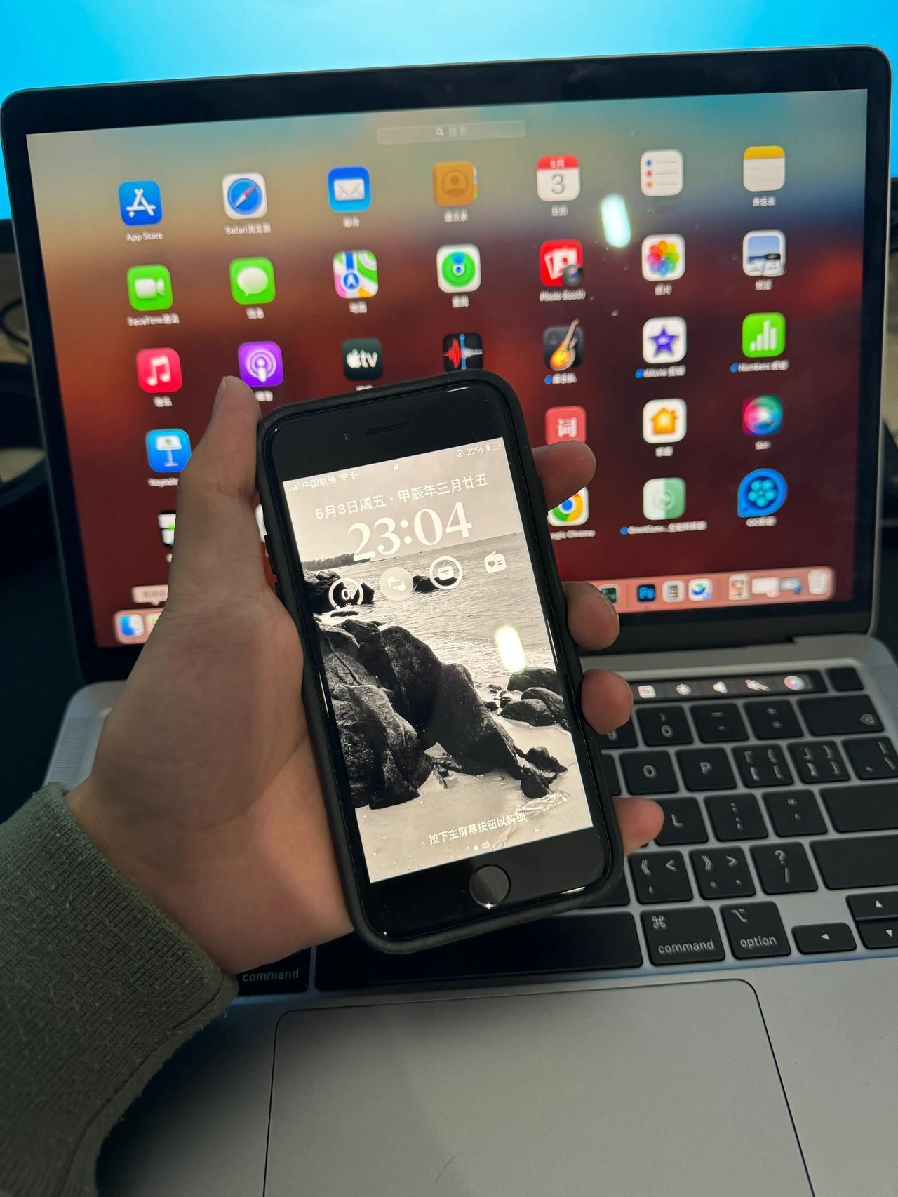 啥时候苹果出iPhone SE4？[笑哭]有一说一iPhone SE3算是一台不