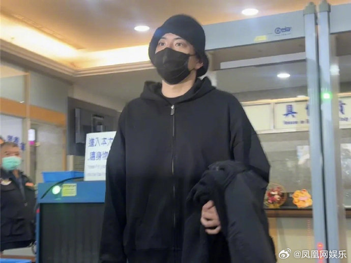 陈柏霖修杰楷涉嫌逃兵役陈柏霖修杰楷被拘提10月21日，据台媒报道，王大陆“闪兵案