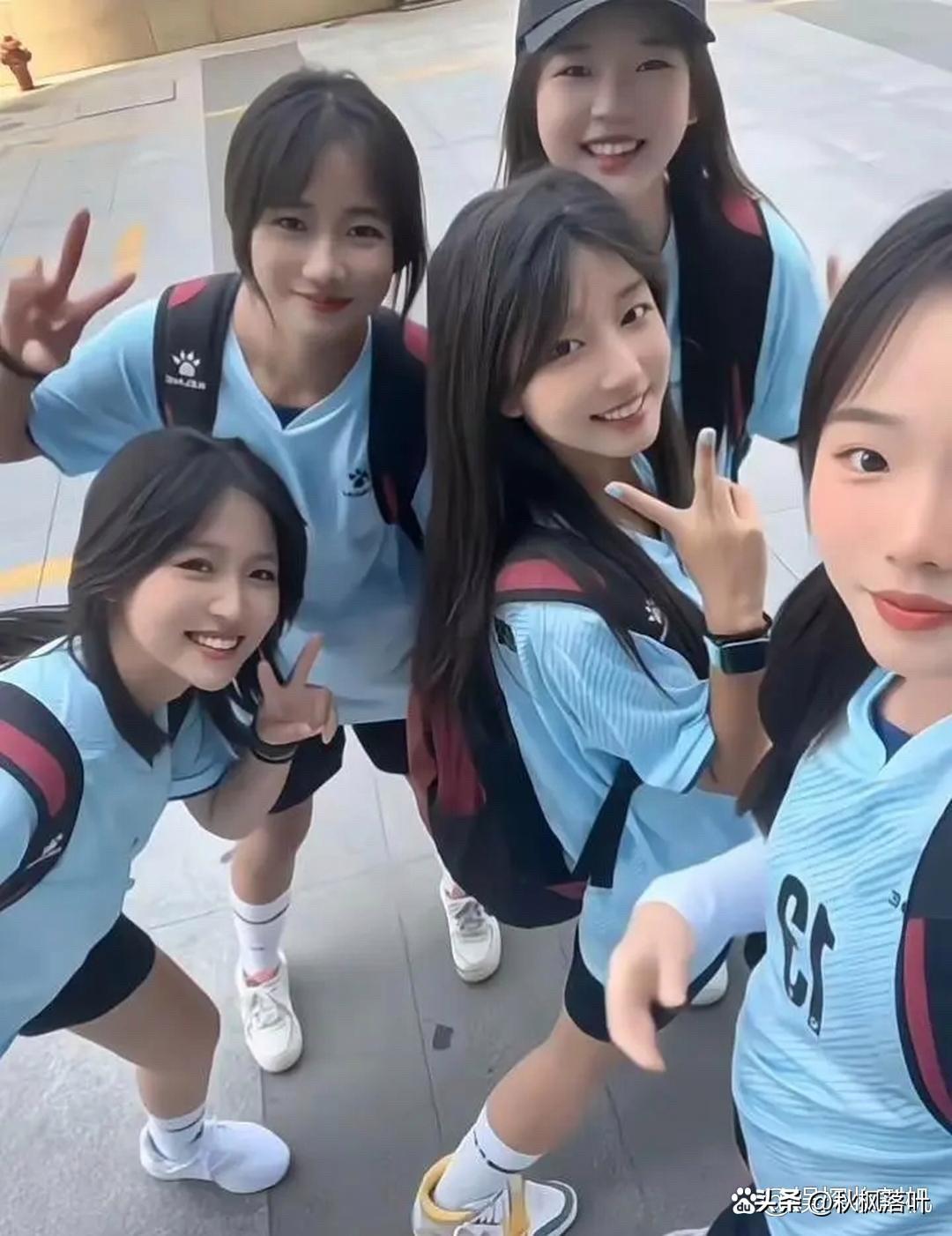 出去玩，就你一个男的
你会请她们一起吃个饭吗
说真话