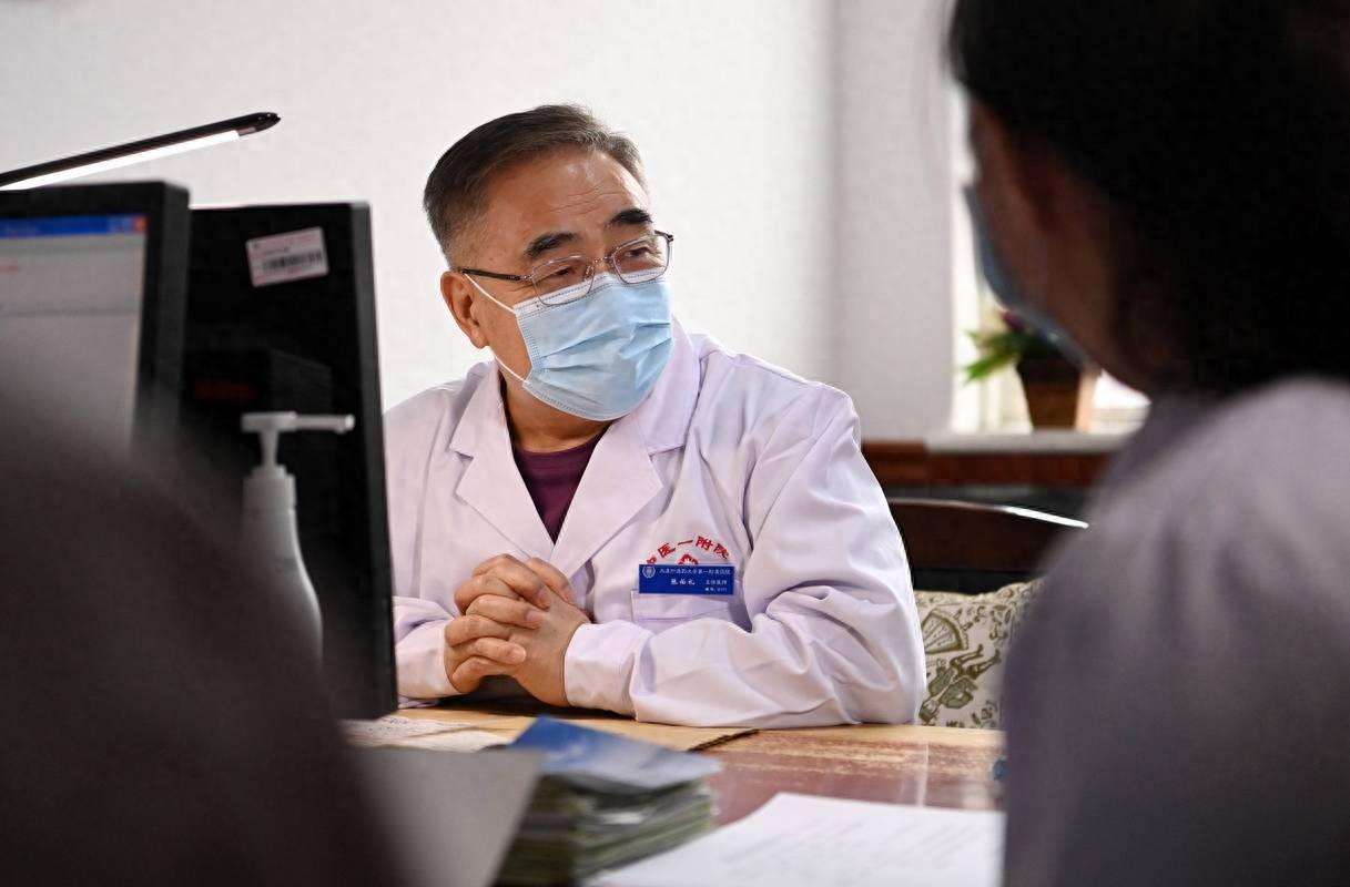 糖尿病人要少吃梨？医生忠告：不想血糖飙升，这5物再爱也要少吃

小区里有个阿姨，