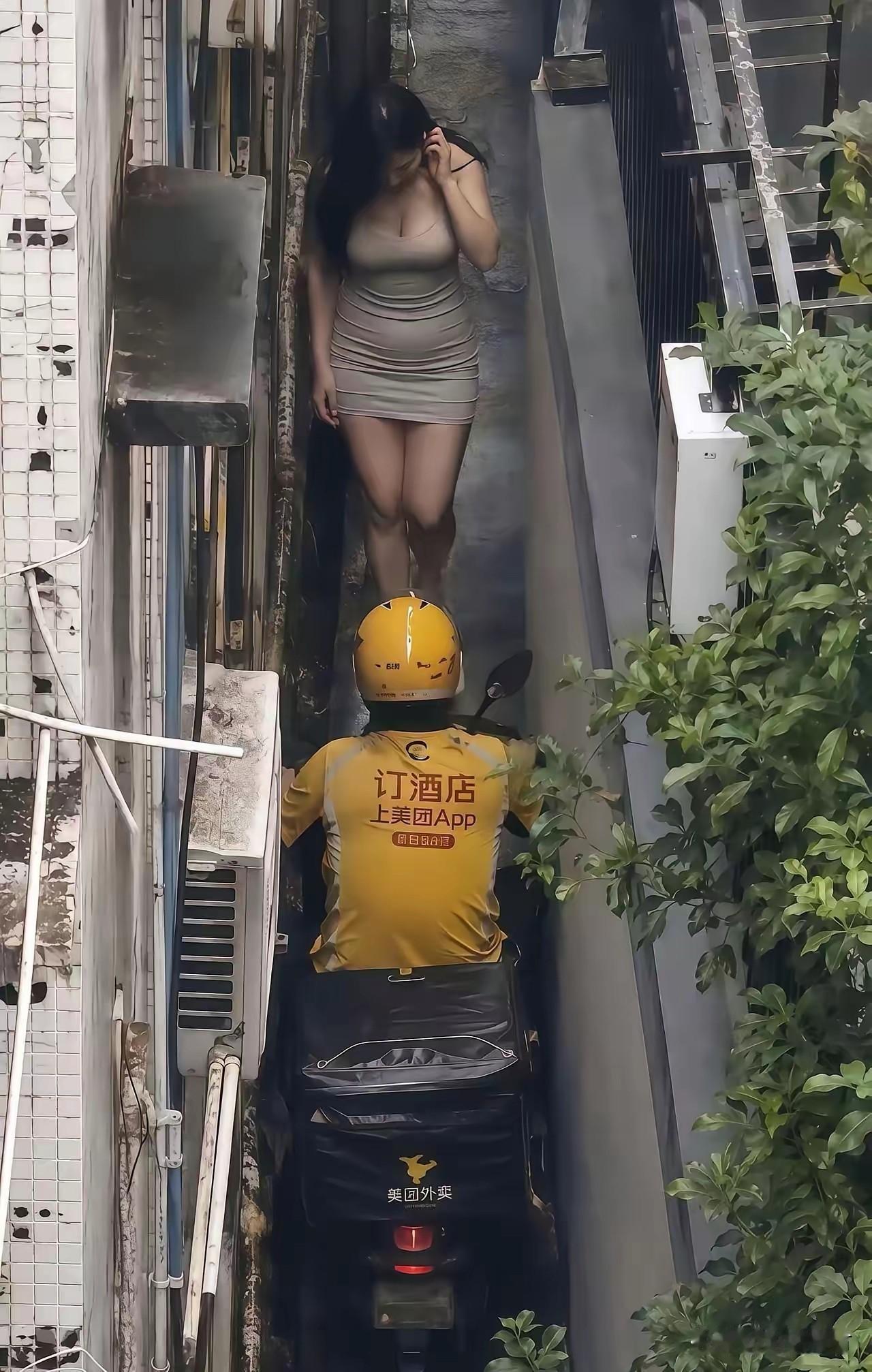 这真是狭路相逢这可怎么过？

这是狭路相逢还是冤家路窄呢？都说狭路相逢勇者胜，这