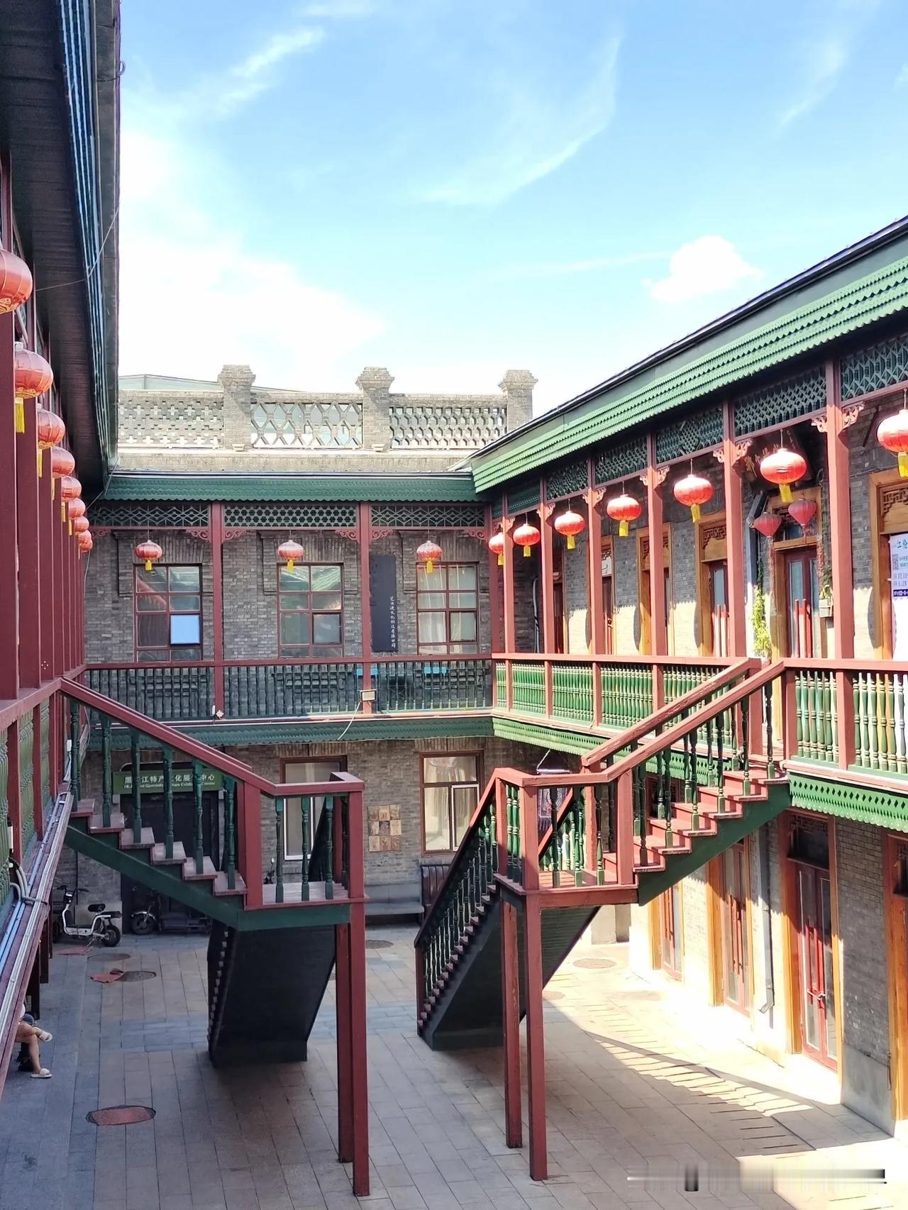 来了就会感觉这座城市是中国很独特的存在。它的欧式风格和民风民情肯定会让你流连忘返