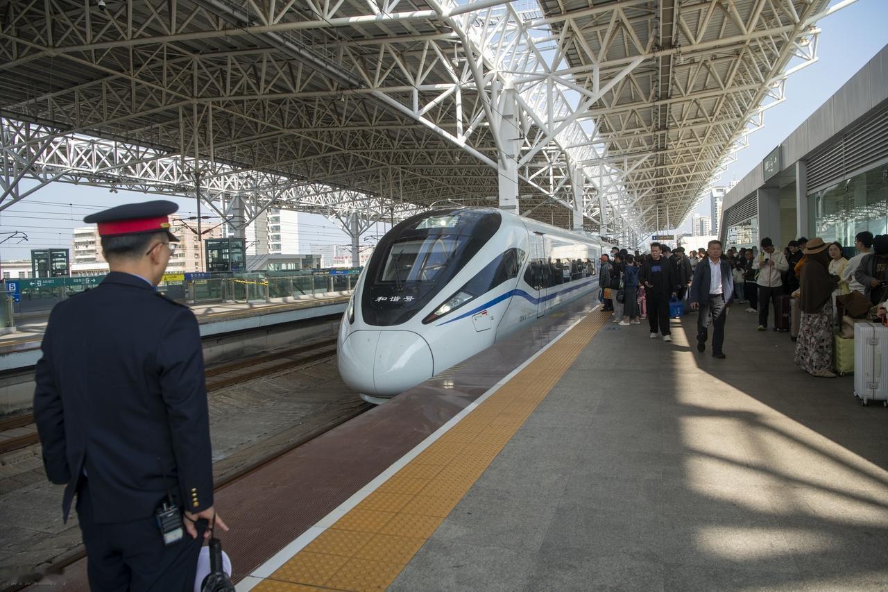 2 月 2 日，2026 年春运正式开启，不少人发现今年车站没那么拥挤。核心原因