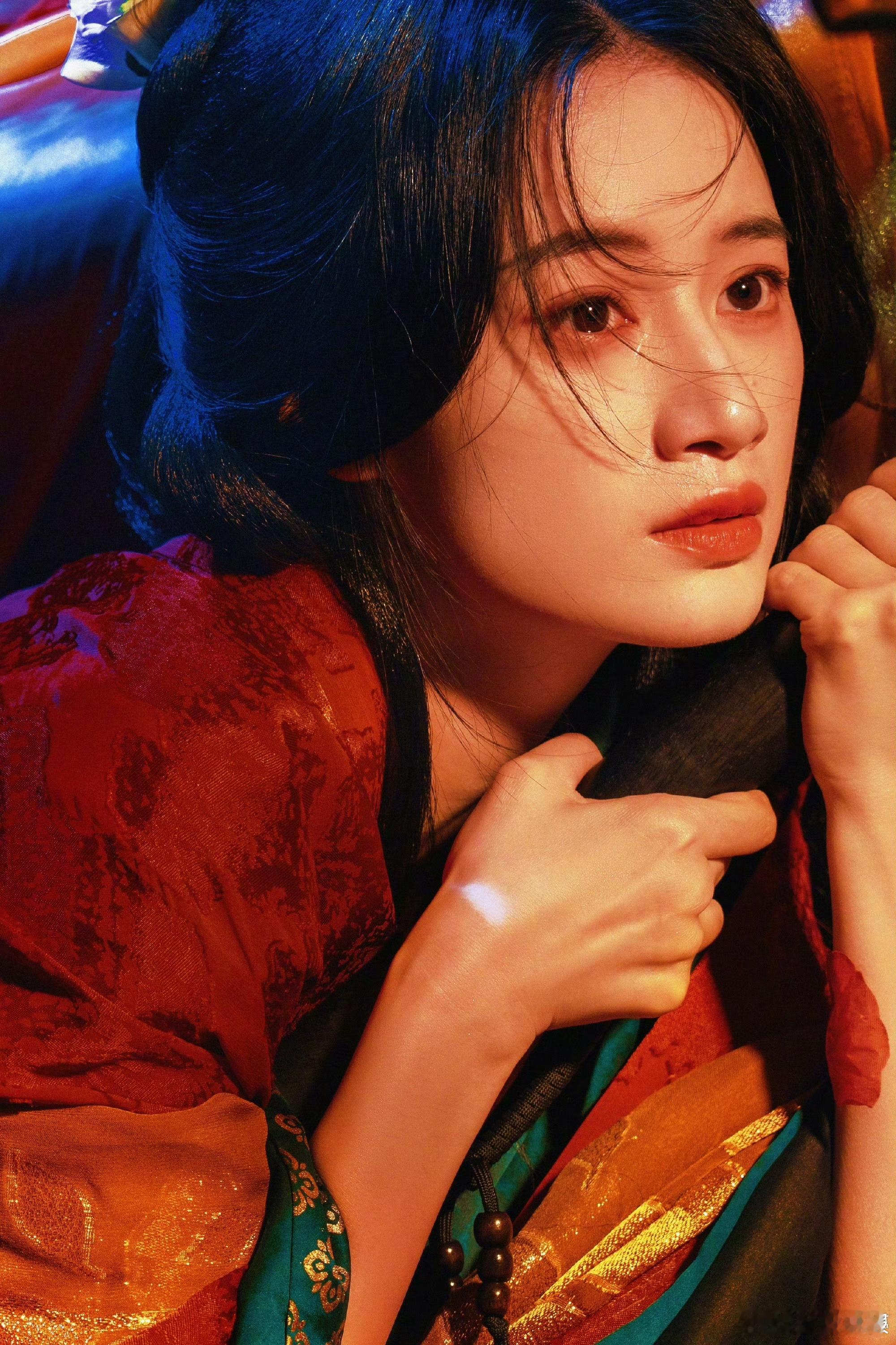 郭晓婷红衣古风大片故事感好强，聪明的导演已经在递本子了 ​​​