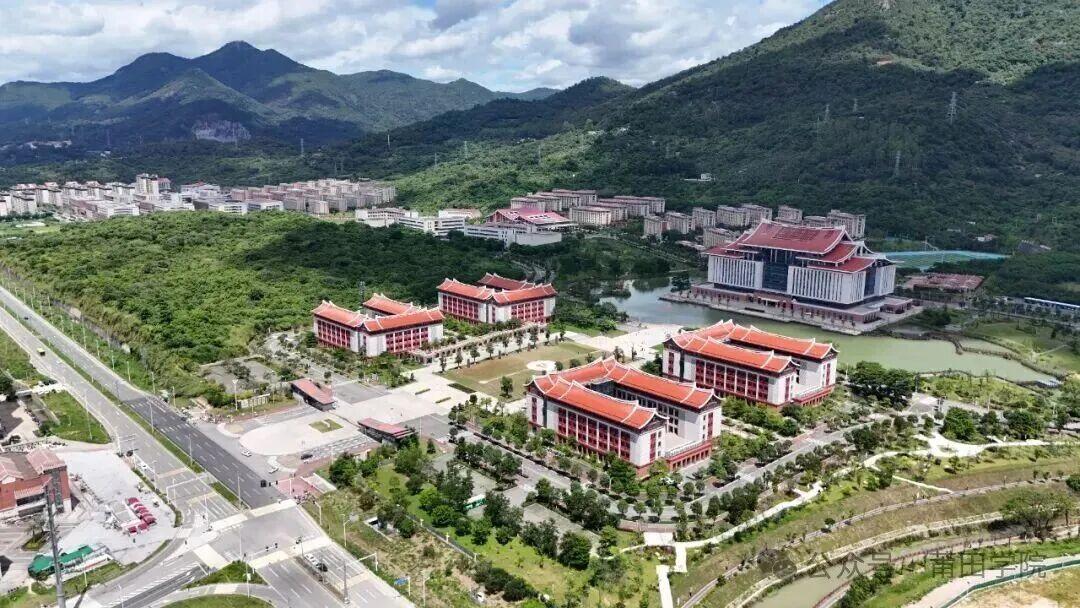 【福建一知名高校整体搬迁！拟更名大学】
近年来，福建的高校正掀起一股更名“大学”