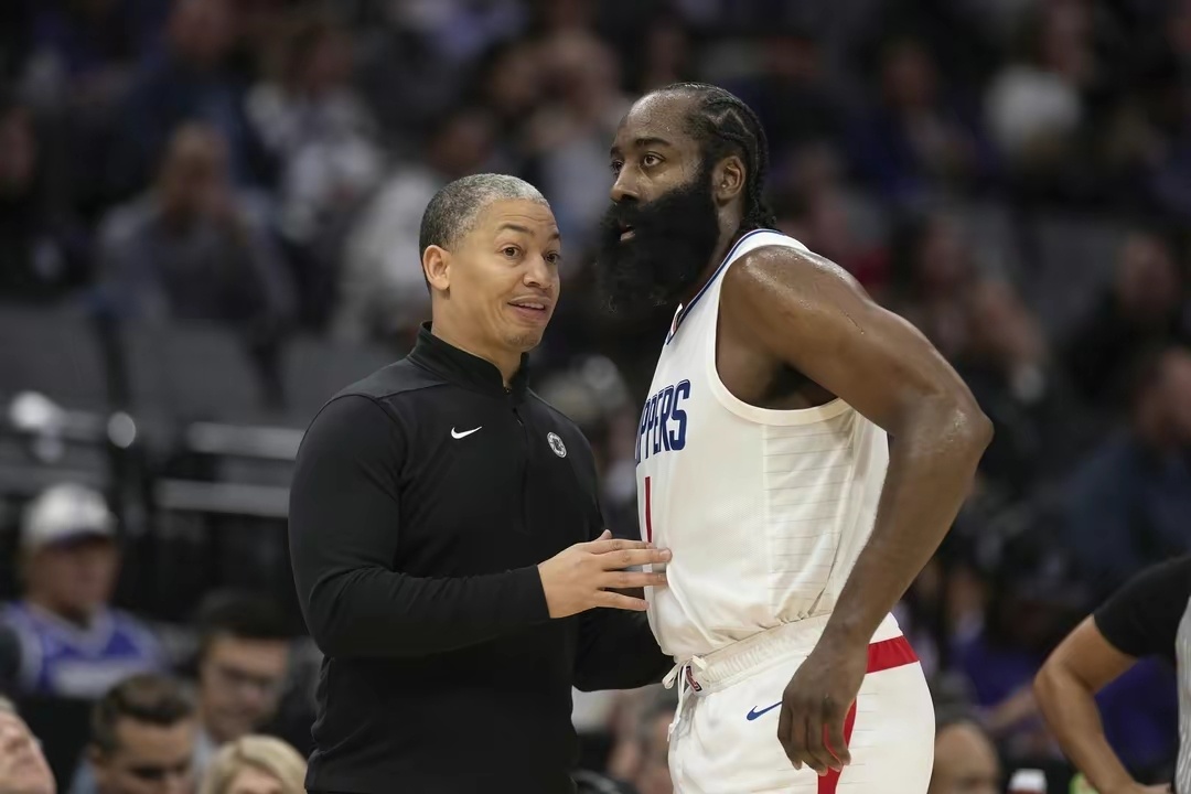 NBA季后赛首轮天王山之战，快船在主场93-123惨败独行侠，大比分2-3落后。