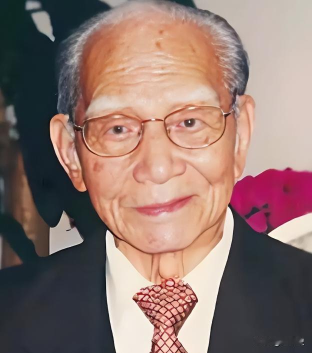 1949年，江苏宜兴战俘营里，一名刚被俘的国民党副师长，认出前来巡查的团长，当当