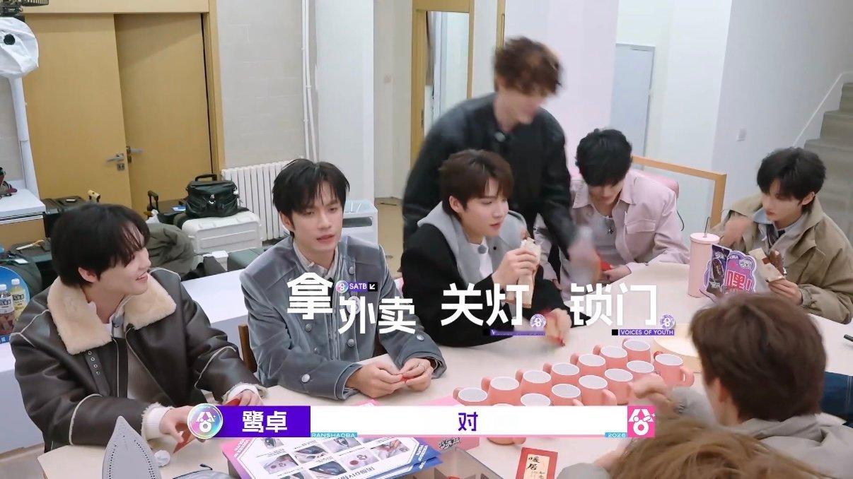 男生宿舍进霸总了 马小宇大型身份反转现场，常年演绎高冷霸总，如今被室友强制合体同