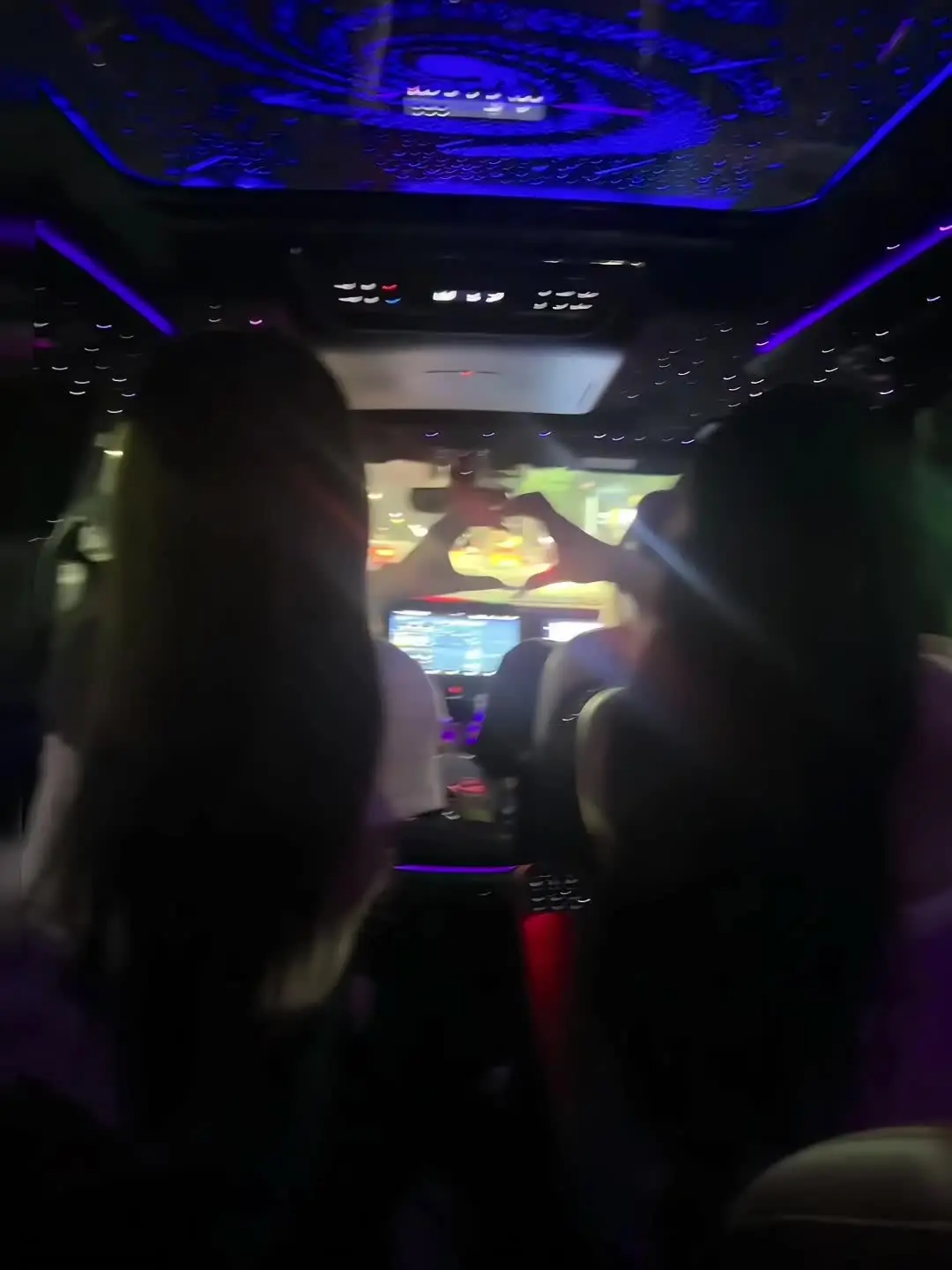 老大开奔驰有什么了不起，我要我的姐妹都开奔驰