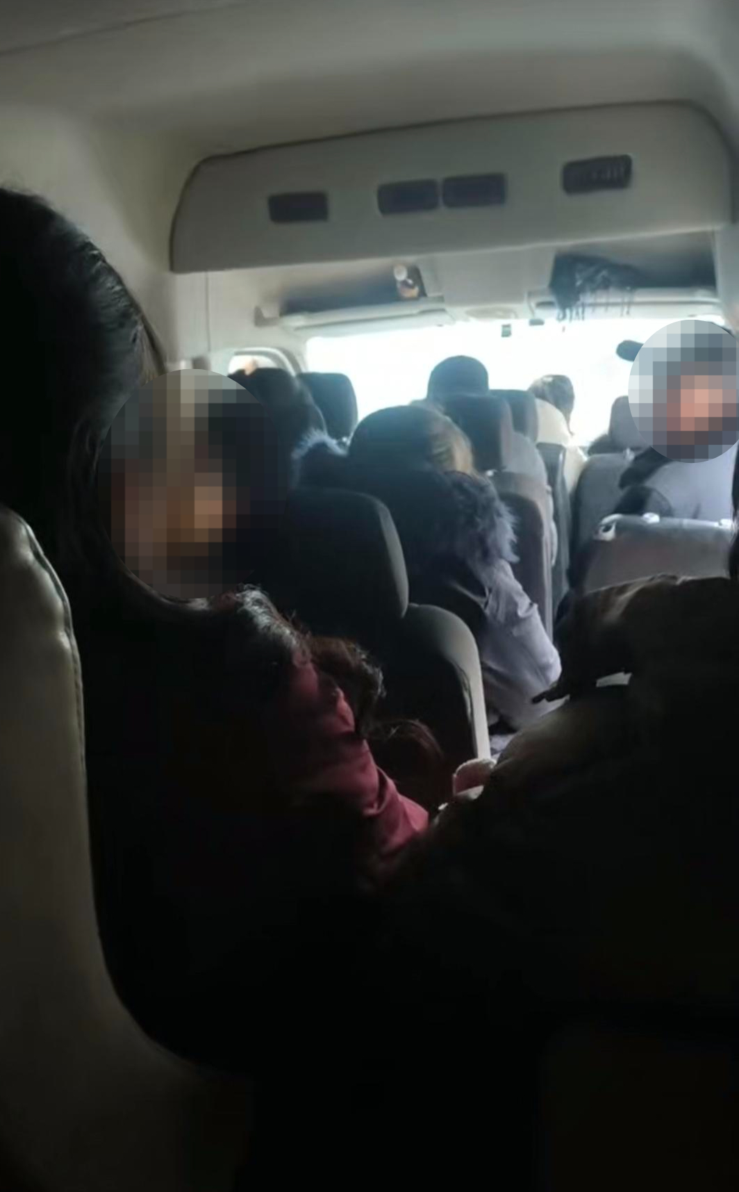 #有黑车拼车群紧急改叫家长交流群#【13人遇难“致命黑车”调查：同款车违法影像曝