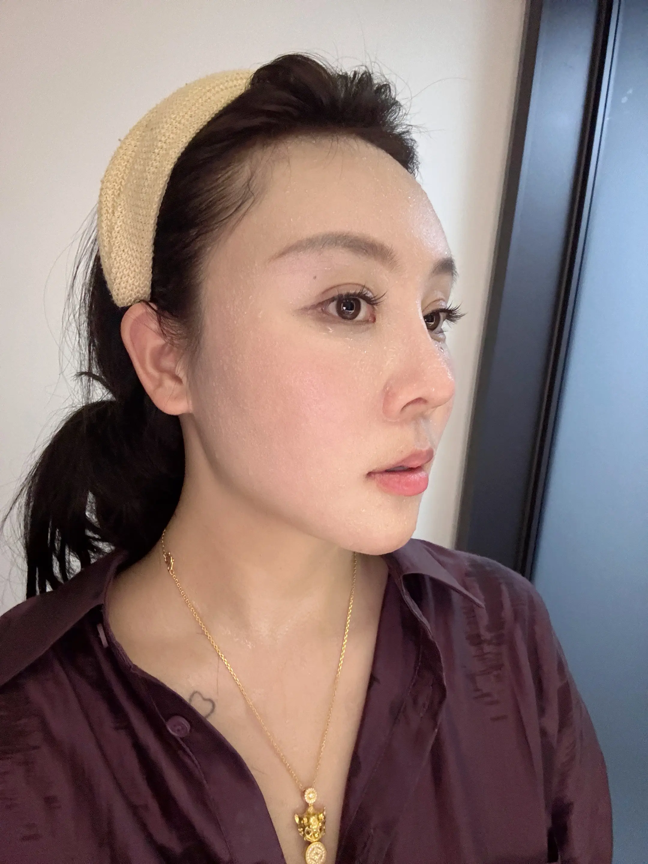 我始终觉得爱是下意识的惦记 ，是潜意识的偏爱 ，也是毫无理由的护短
