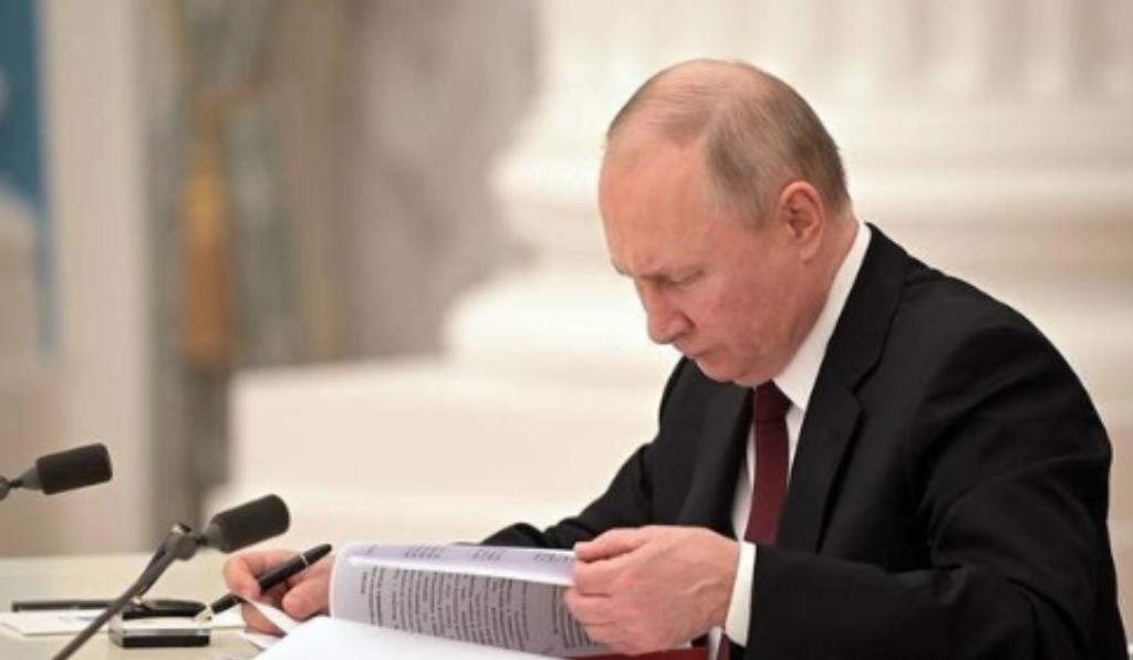 美国记者逼问普京：中国统一台湾俄管不管？普京一句话顶死，记者当场语塞

台湾是中