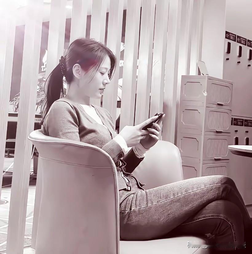 没有任何男人能抵抗牛仔裤配马尾辫