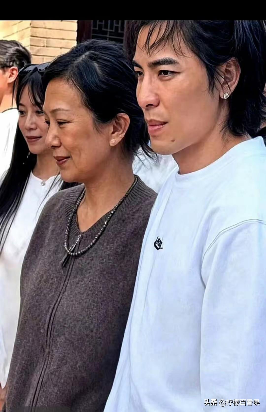 萧敬腾为什么找一个比自己大十四的当老婆，他们这样看起来真的像母子，可能他追求的是