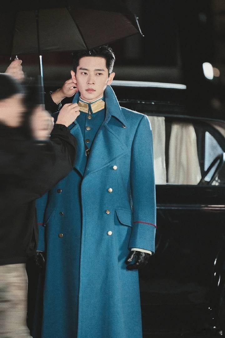 丞磊和徐若晗的路透🈶，感觉这个玉簟秋真的有强取豪夺的虐恋味儿了 ​​​