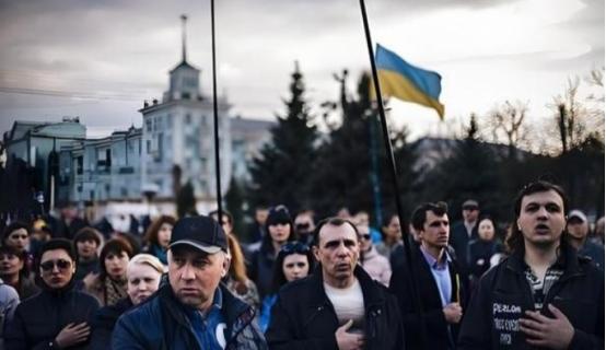 乌克兰人民值得同情吗？当年走上街头游行的是他们、选演员当总统的也是他们。开打之后