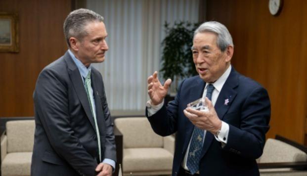 不搭理，日本放弃访华根据日本方面透露，日本关西经济联合会会长松本正义原本考虑在2