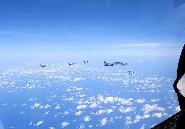 新西兰军机飞了9000公里跑到东海黄海来抵近侦察！还顺手干扰了民航航班！一个50