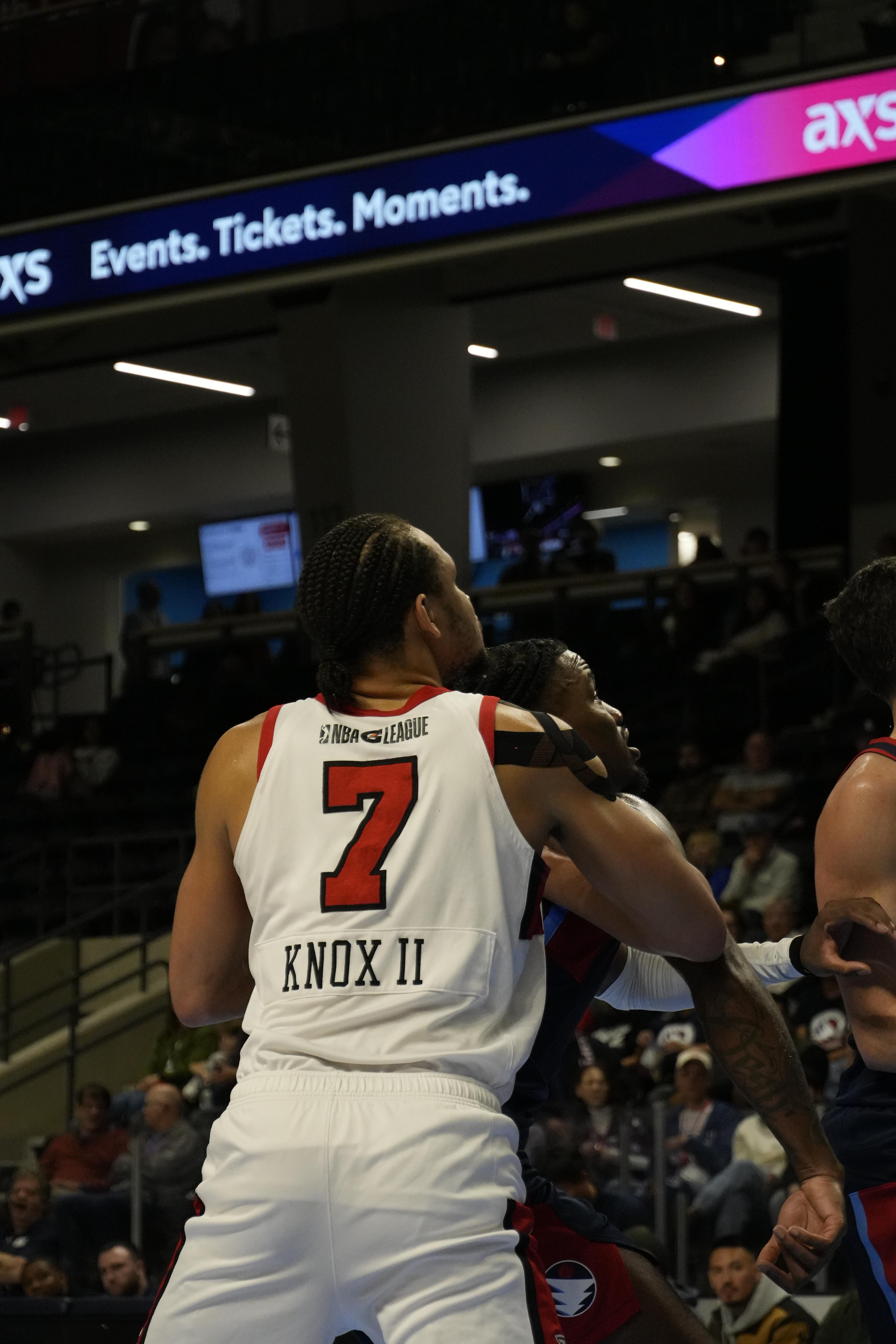 前方报道昨天发展联盟比赛中的一位老熟人chinahawks // 亚特兰大老鹰