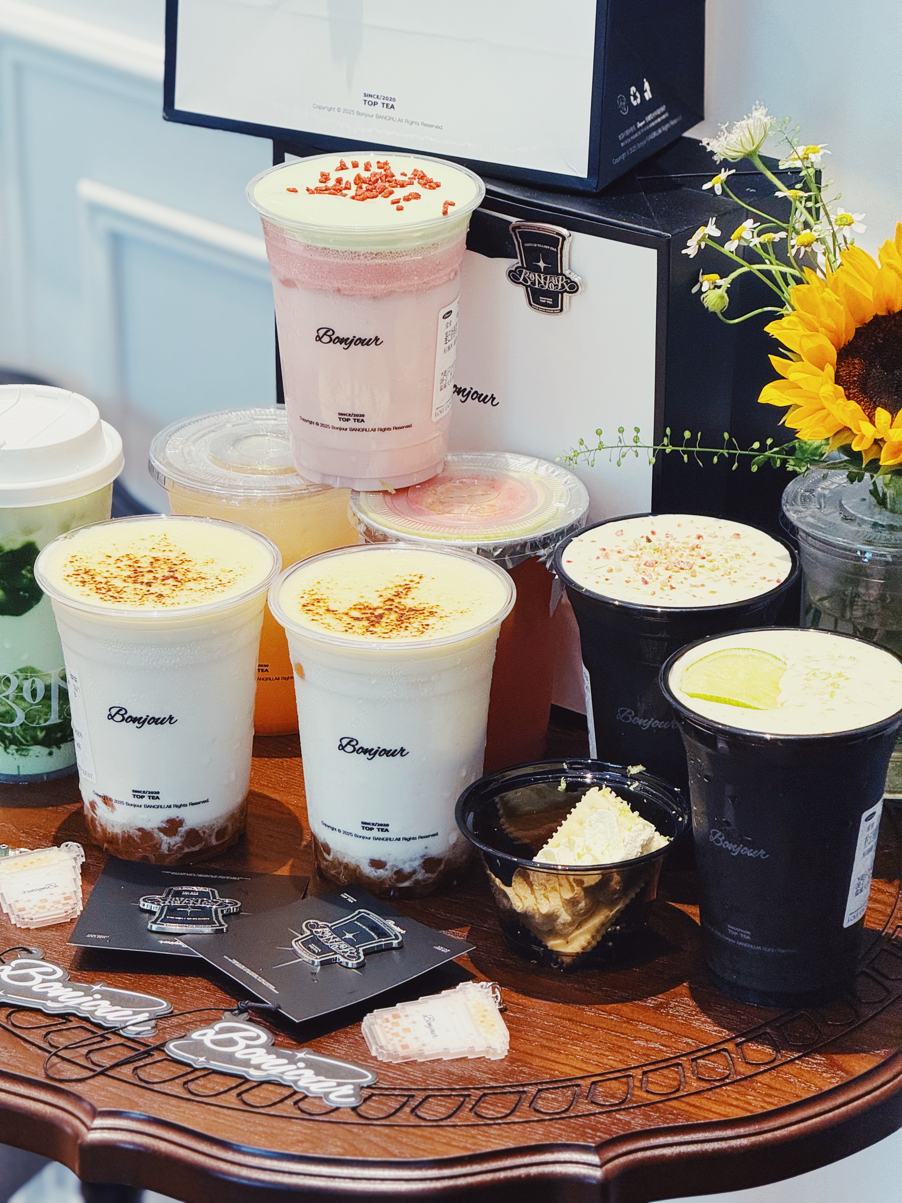 火爆魔都，热巴同款[鼓掌]本就茶饮来大丰吾悦啦[比耶]福利丰富，周边高级[礼物]