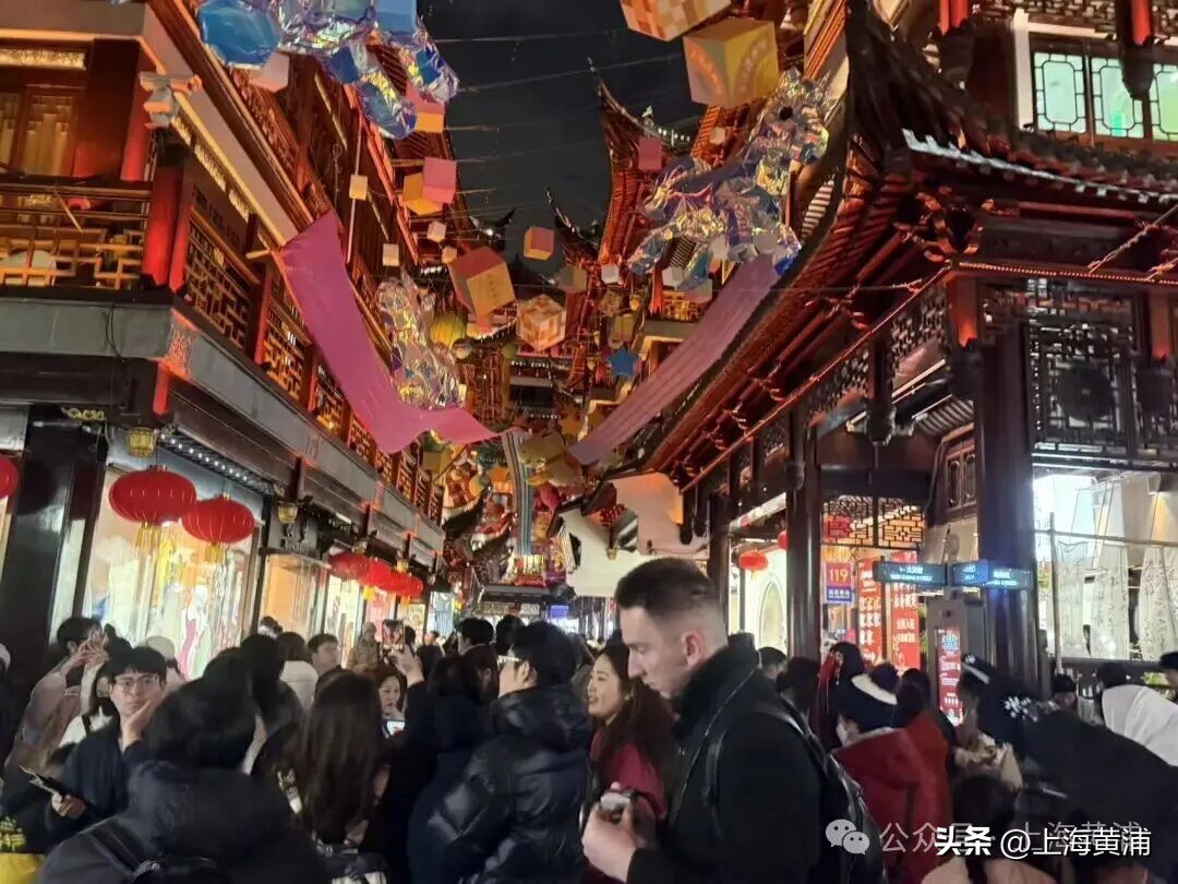 人气爆棚！外滩、南京路、新天地跨年夜累计客流同比上升均超20%！