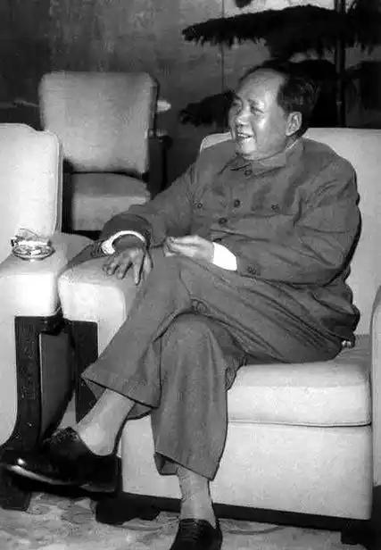 1975年，82岁的毛主席突然说：功德林里的 国民党 战犯，都放了算了，这些人一