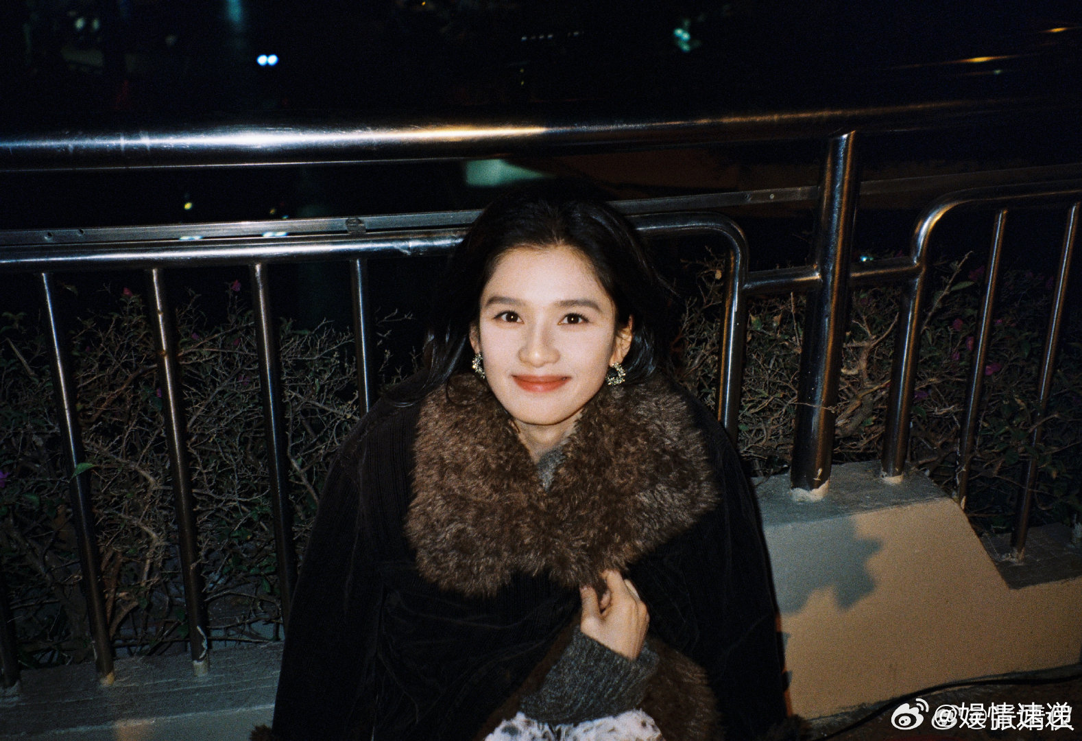 张婧仪杀青晒照张婧仪陈靖可合照真好 