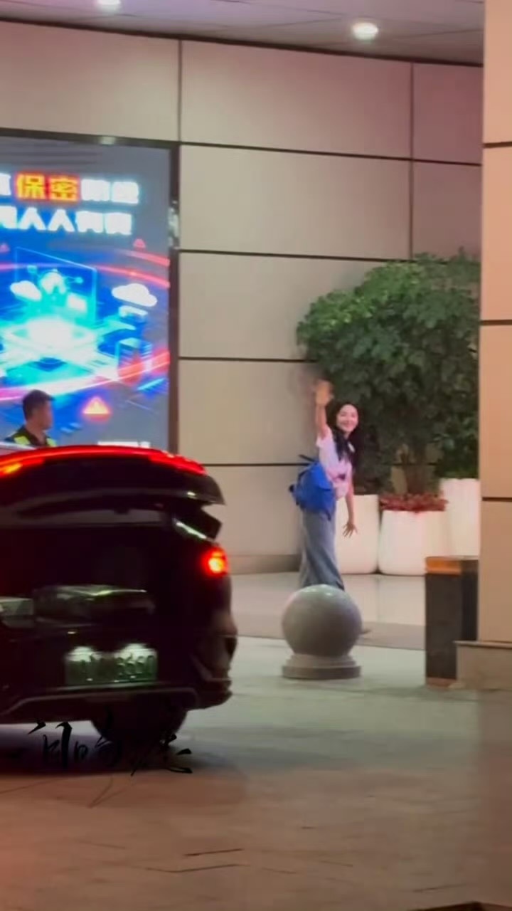 章若楠你怎么辣么可爱，鞠躬转圈萌哭我啦，好喜欢