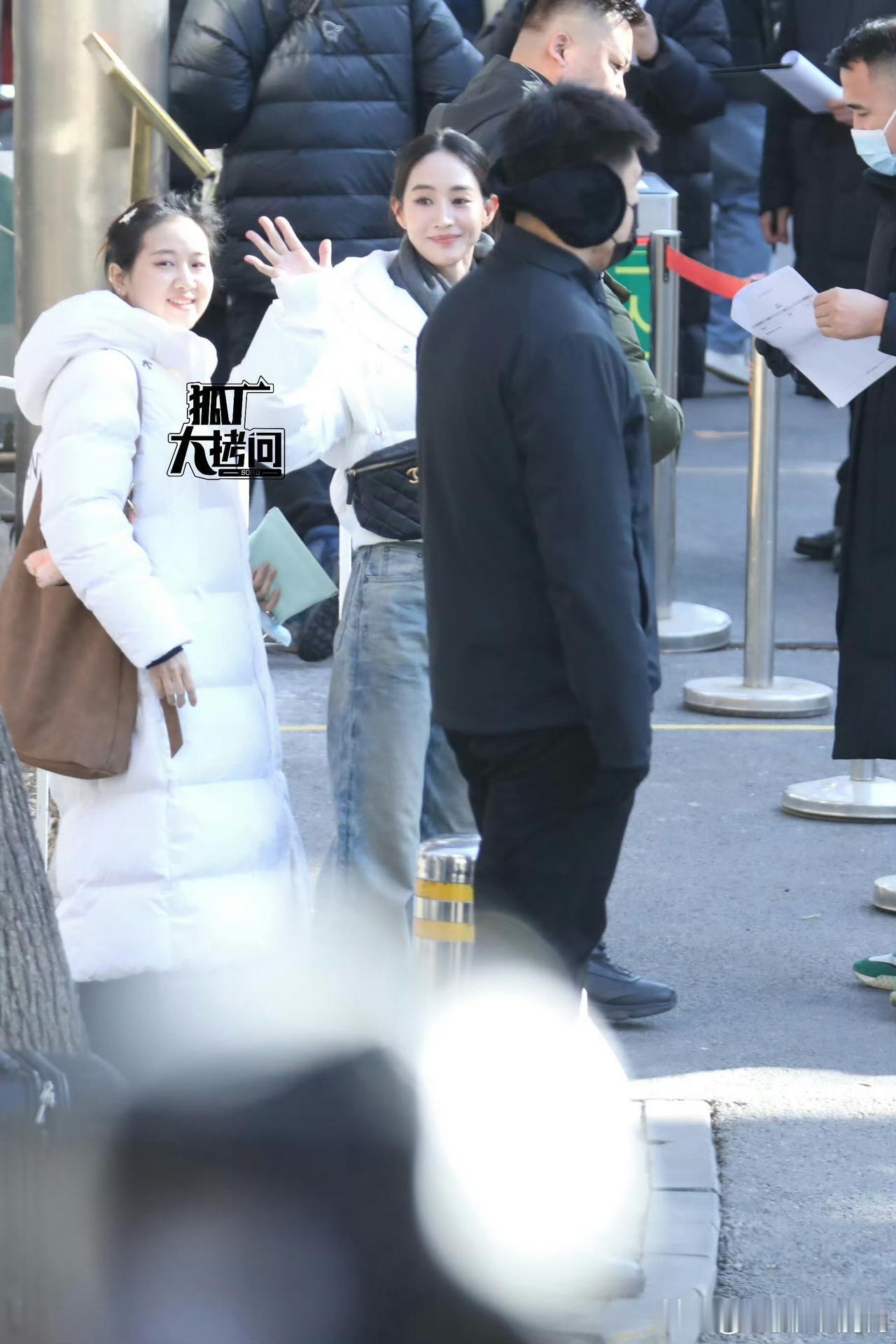 张钧甯美的好突出[比心]！
现在春晚彩排好像就是明星照妖镜，生图直出全靠底子硬，