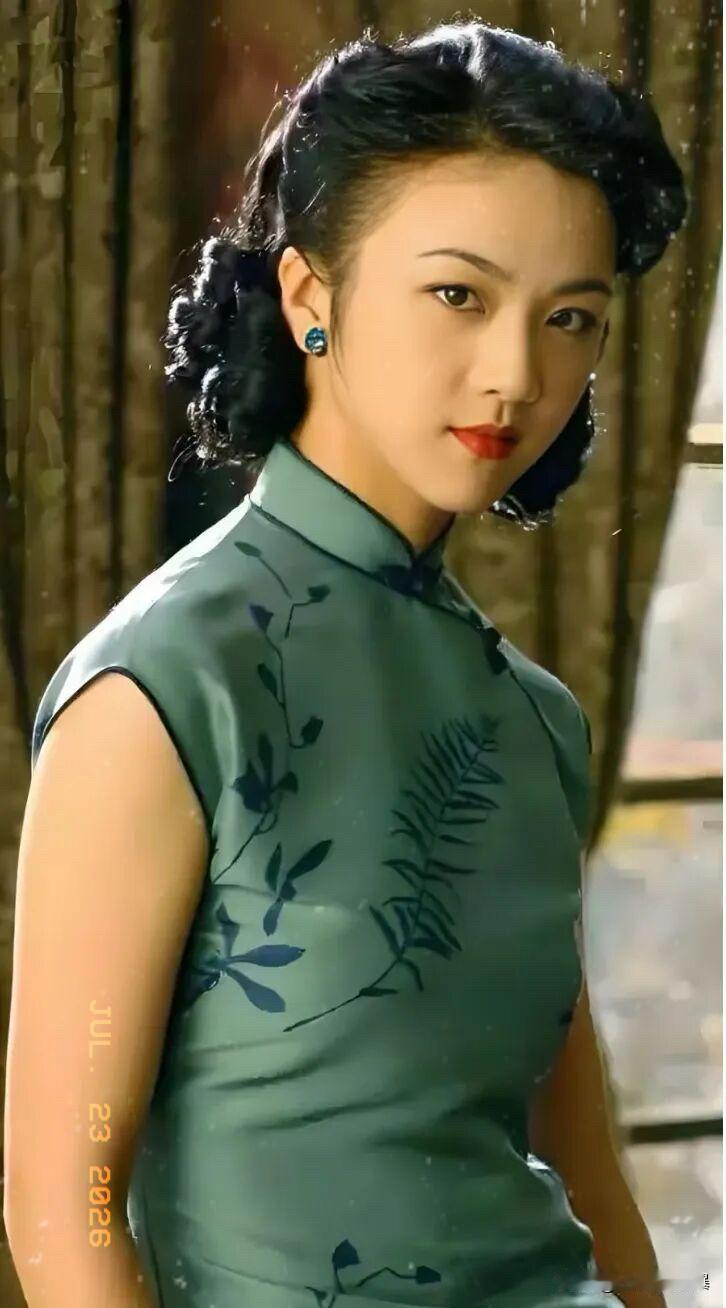 回头看，
汤唯当年的选择是正确的，
虽然当时男友不同意，她也知道这个电影里有大尺