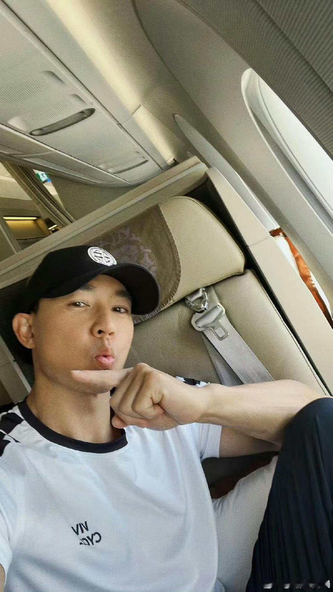 刘畊宏直播回应难听上热搜刘畊宏直播 舞台争议冲上热搜，刘畊宏在直播中正面回应“难