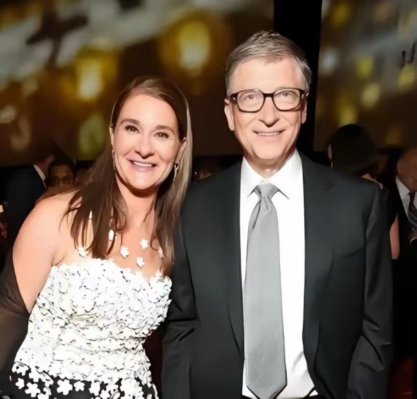 这世界癫成了看不懂的样子，比尔盖茨在萝莉岛的传闻传出来，感觉三观都塌了。
   