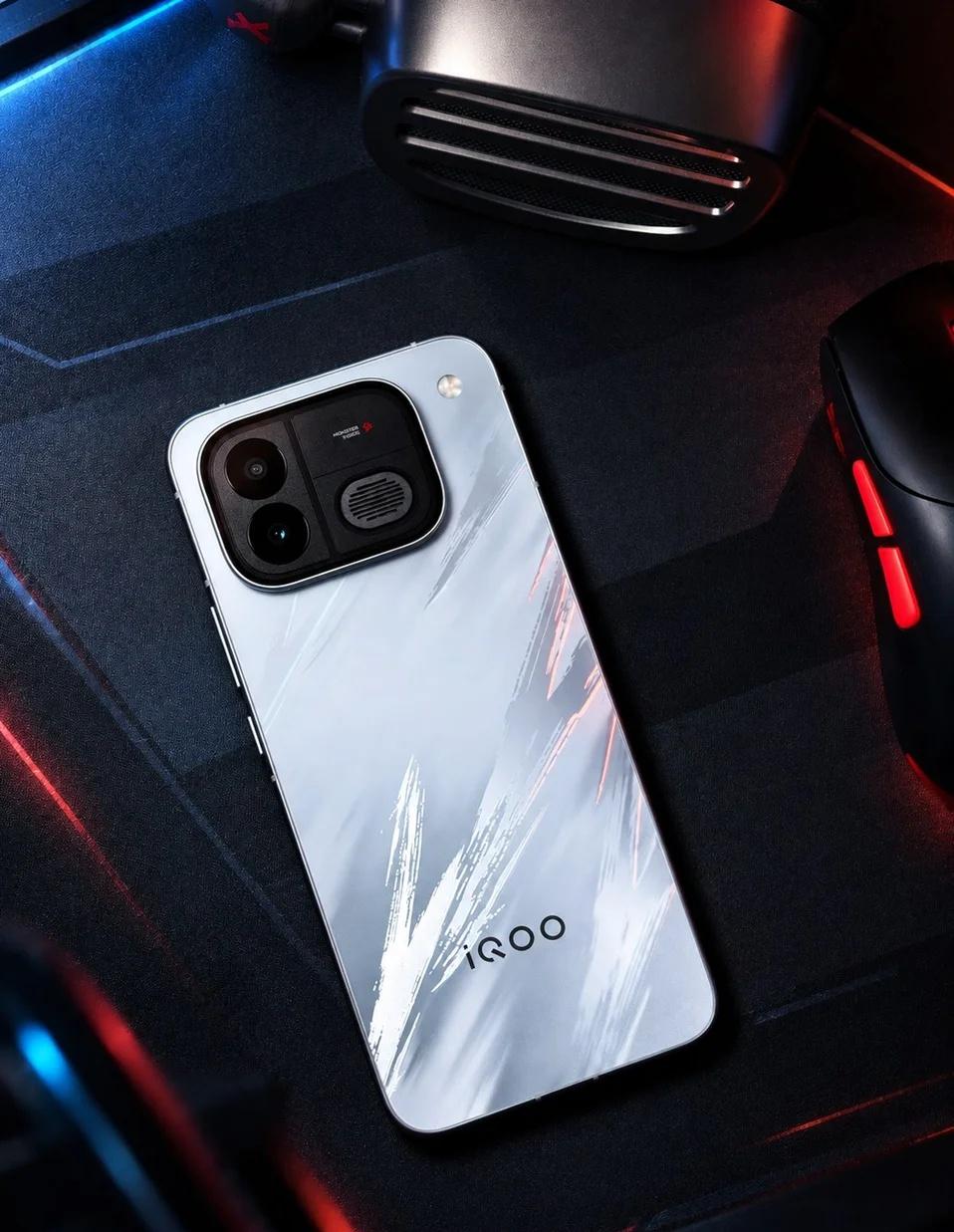 屏幕和显示效果，三款新机谁更懂玩家？
最近一加16、荣耀win2、iQOO Ne