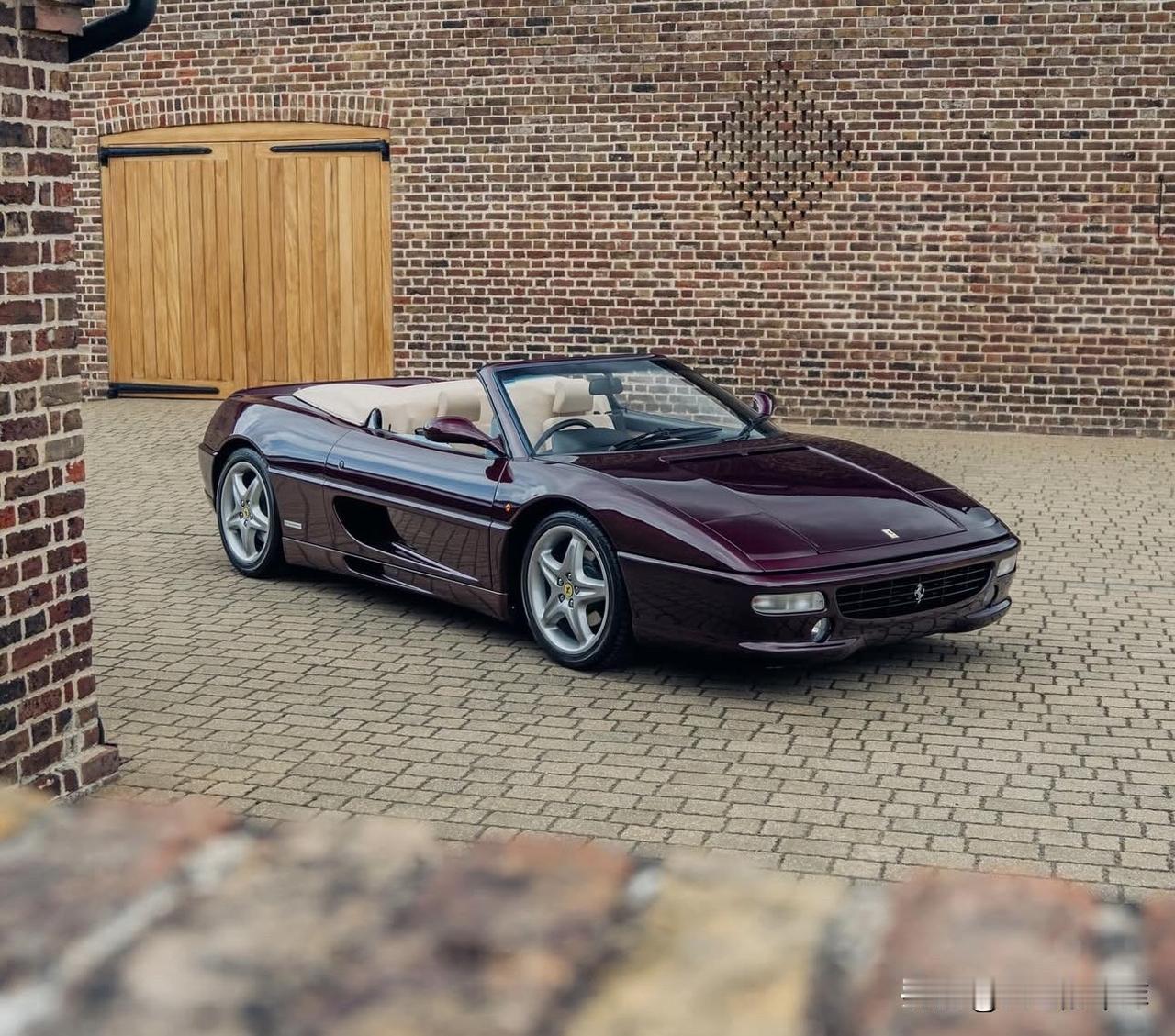 F355 Spider
法拉利有史以来最好的车型之一
每日一款车
