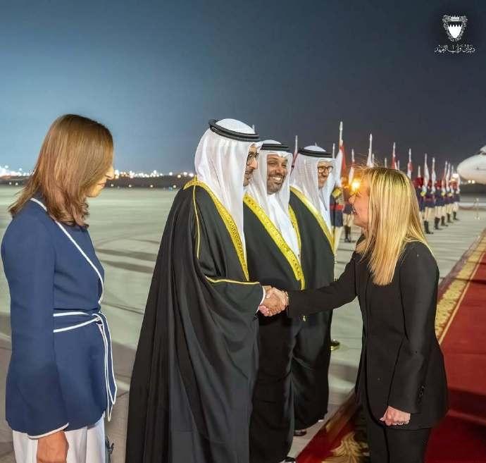 12月2日，意大利总理梅洛尼抵达巴林访问！
从曝光的画面我们可以看出，当天意大利