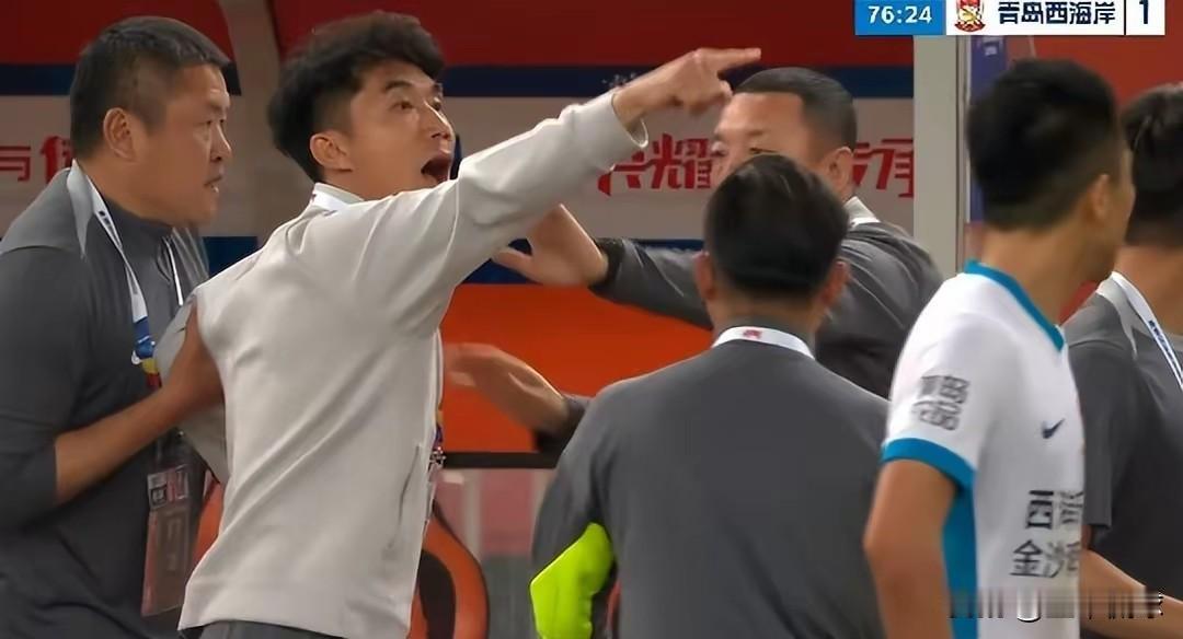 6场，一点都不冤！别看口型，就看这个嚣张气焰，感觉如果不是因为和谐祖国，他能进场
